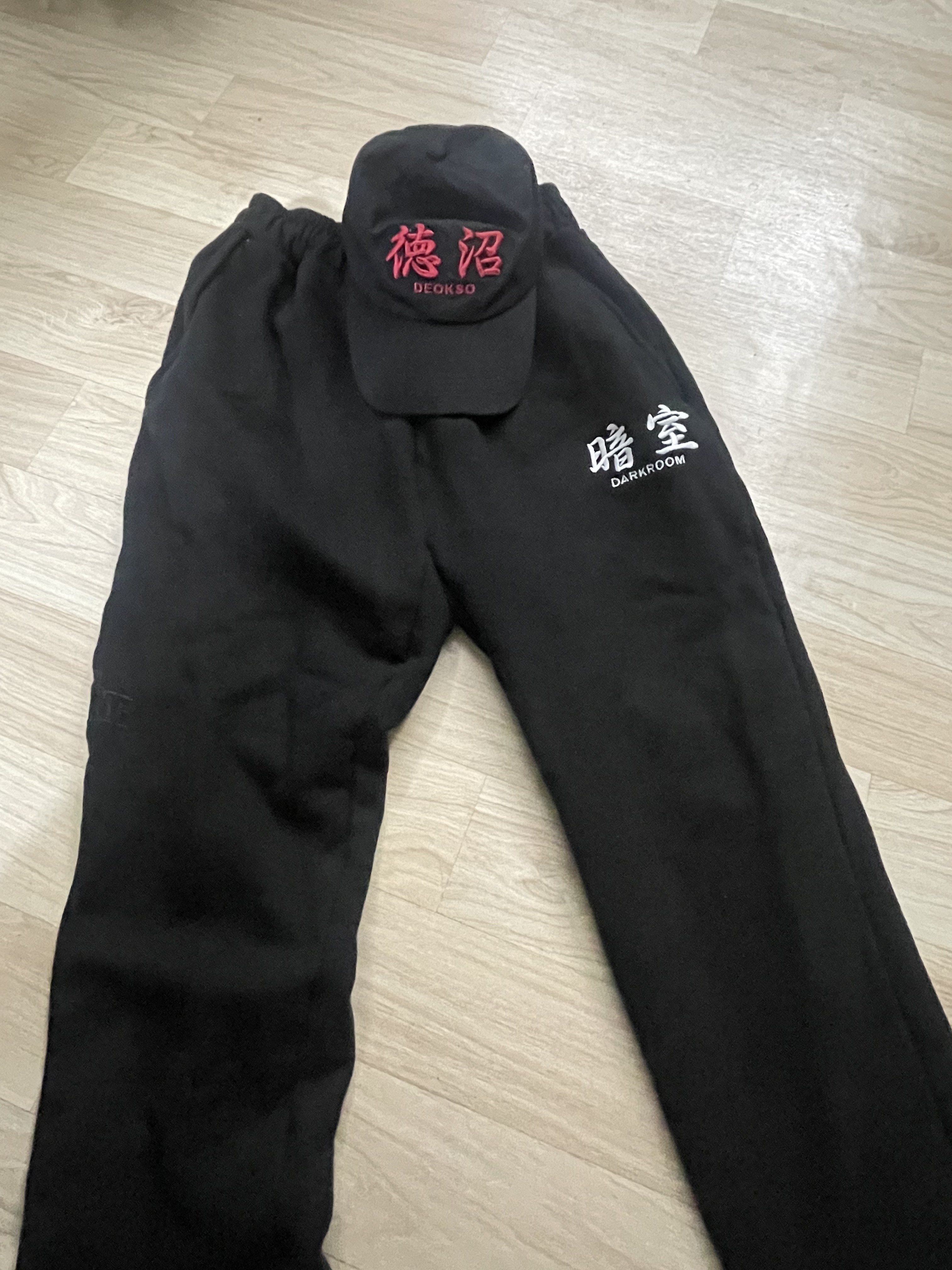 Darkr8m Studio x Libilly Cap Black, Darkr8m Studio Basic Logo Sweatpants Black 착용 스타일