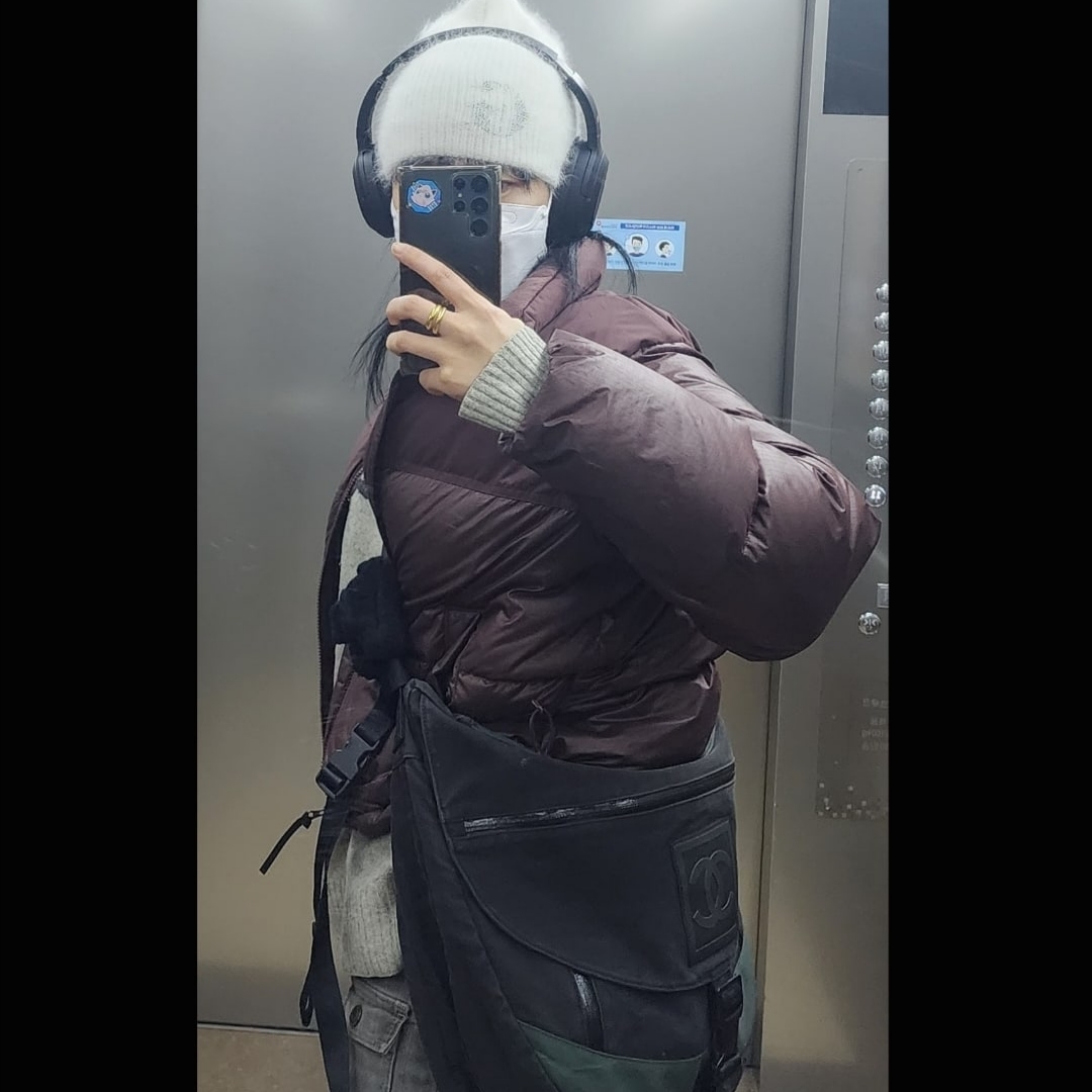 (W) The North Face White Label Novelty Nuptse Down Jacket Cocoa Brown 착용 스타일
