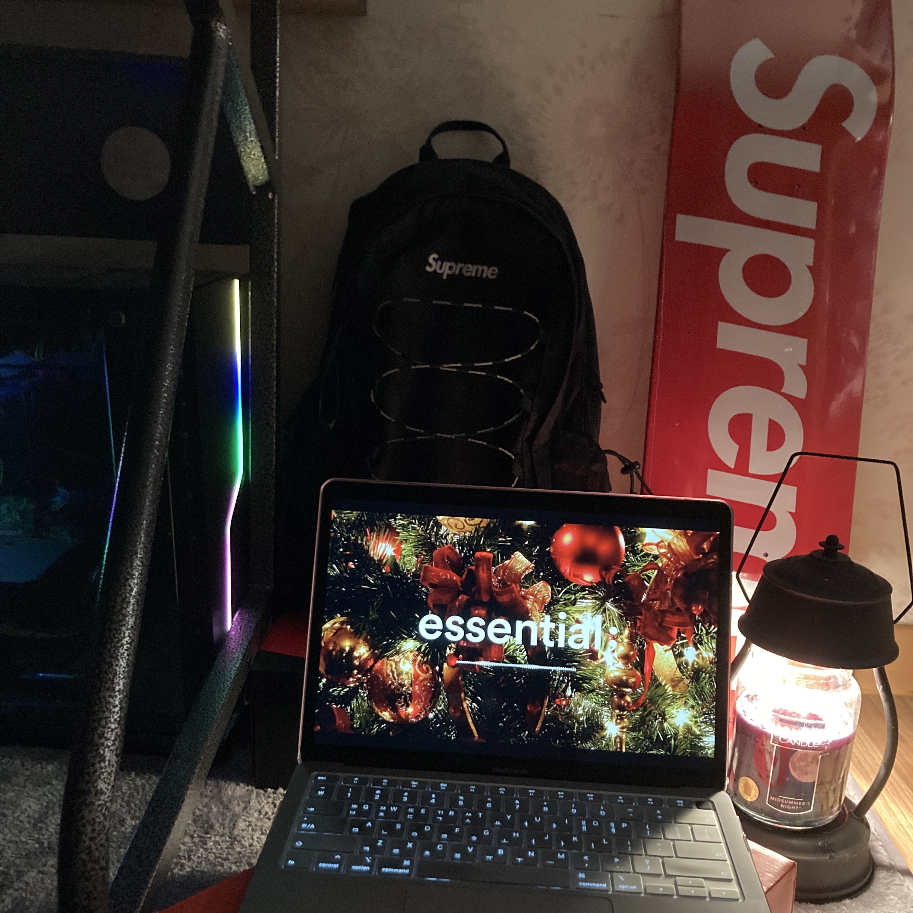 Supreme Uncut Box Logo Skateboard Deck Red - 22SS, Supreme Backpack Black - 22SS 착용 스타일