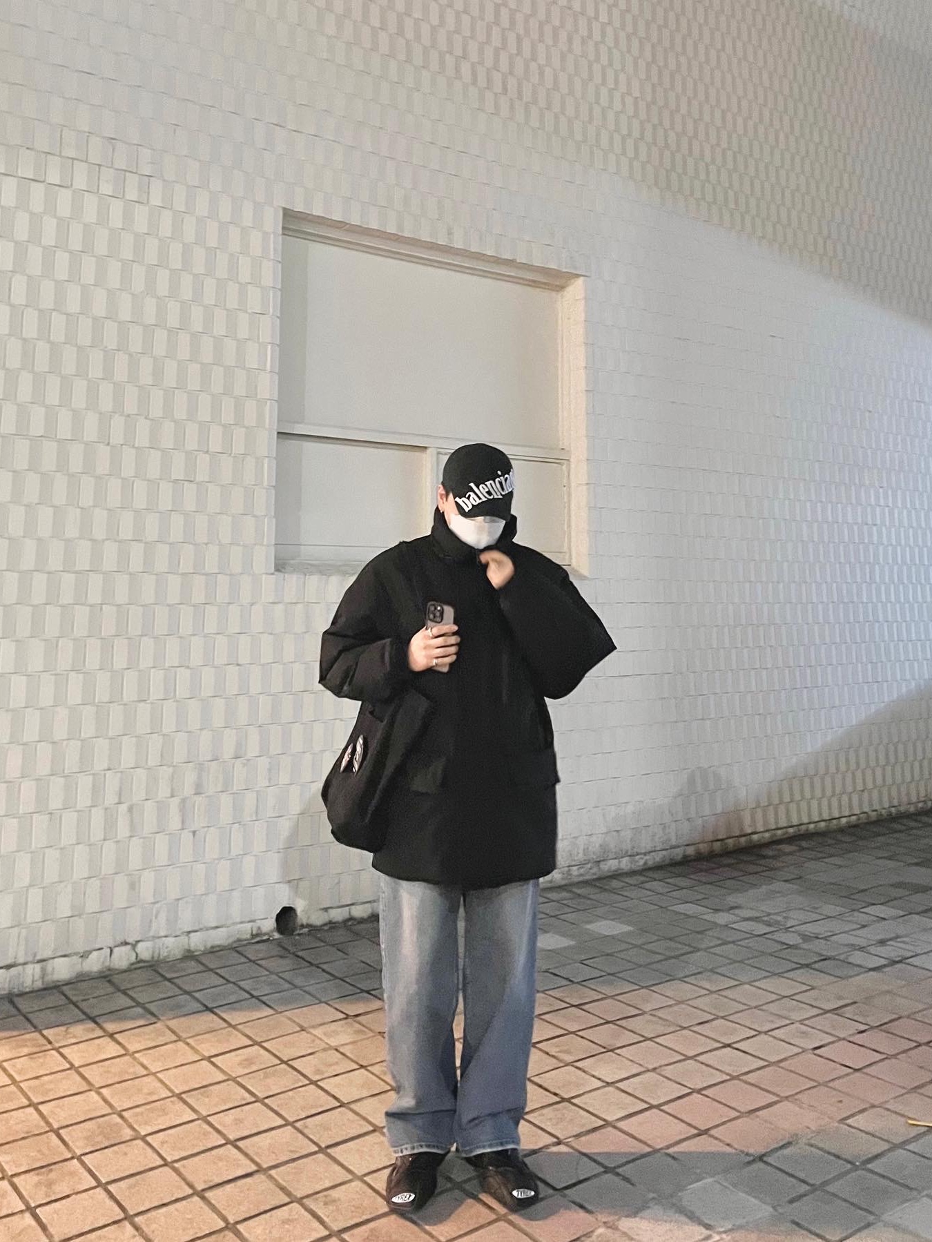 Balenciaga Tyrex Sneakers Black 착용 스타일 - 1