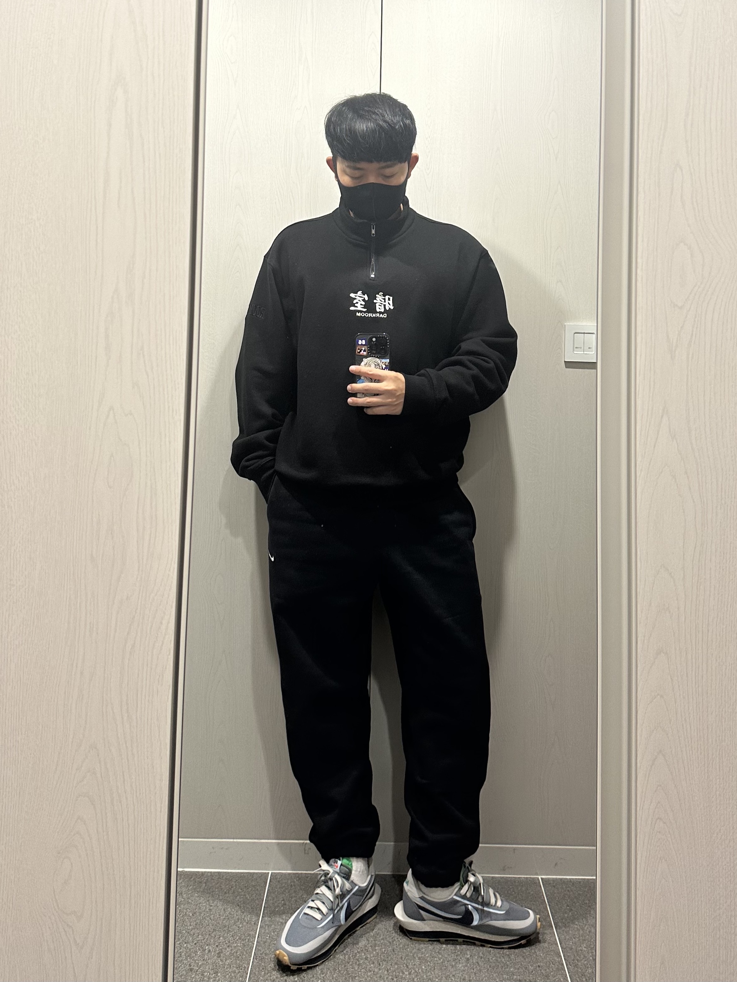 Darkr8m Studio Quarter Zip Up Sweatshirt Black, Nike NRG Solo Swoosh Fleece Pants Black White - Asia 착용 스타일