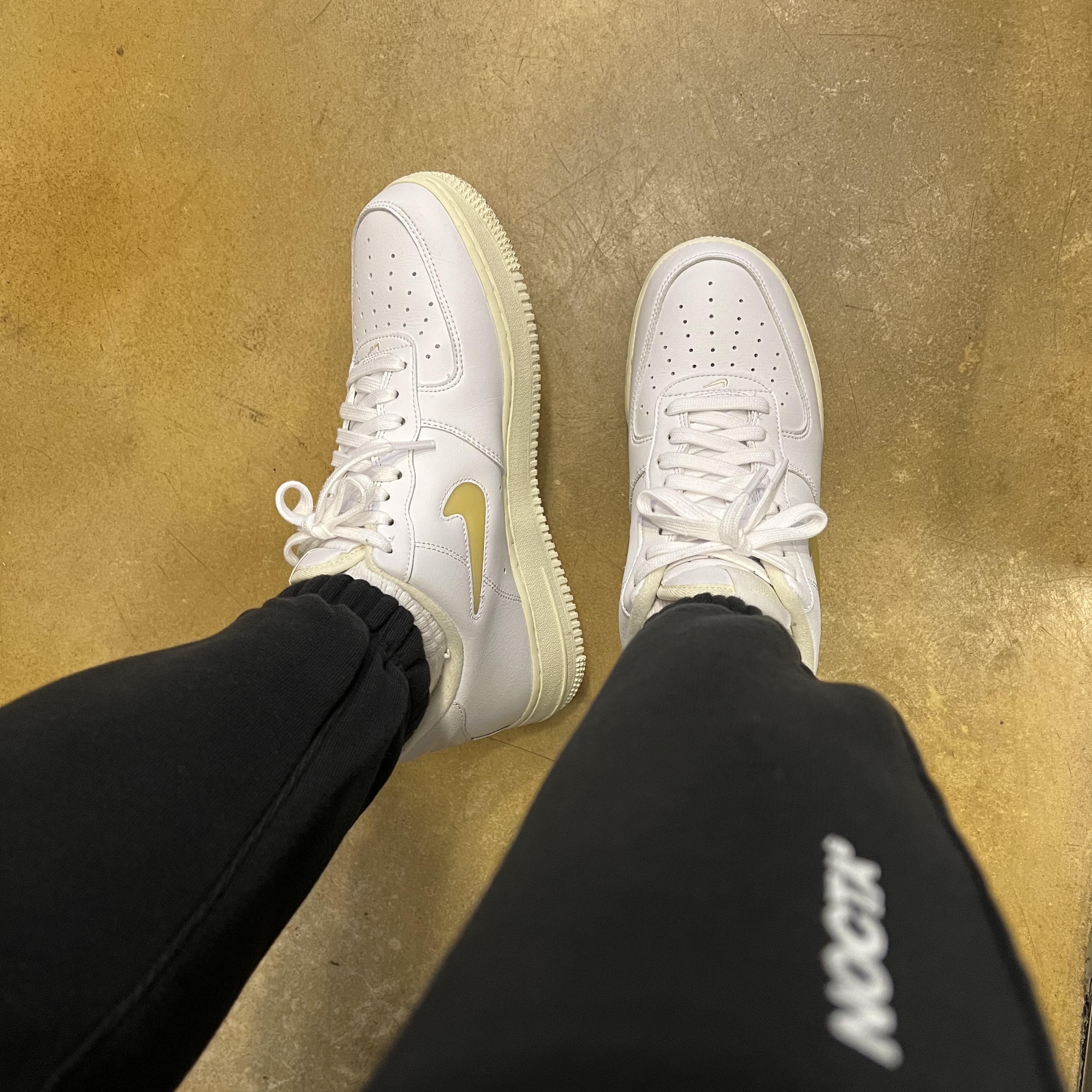 Nike Air Force 1 '07 LX Pale Vanilla 착용 스타일