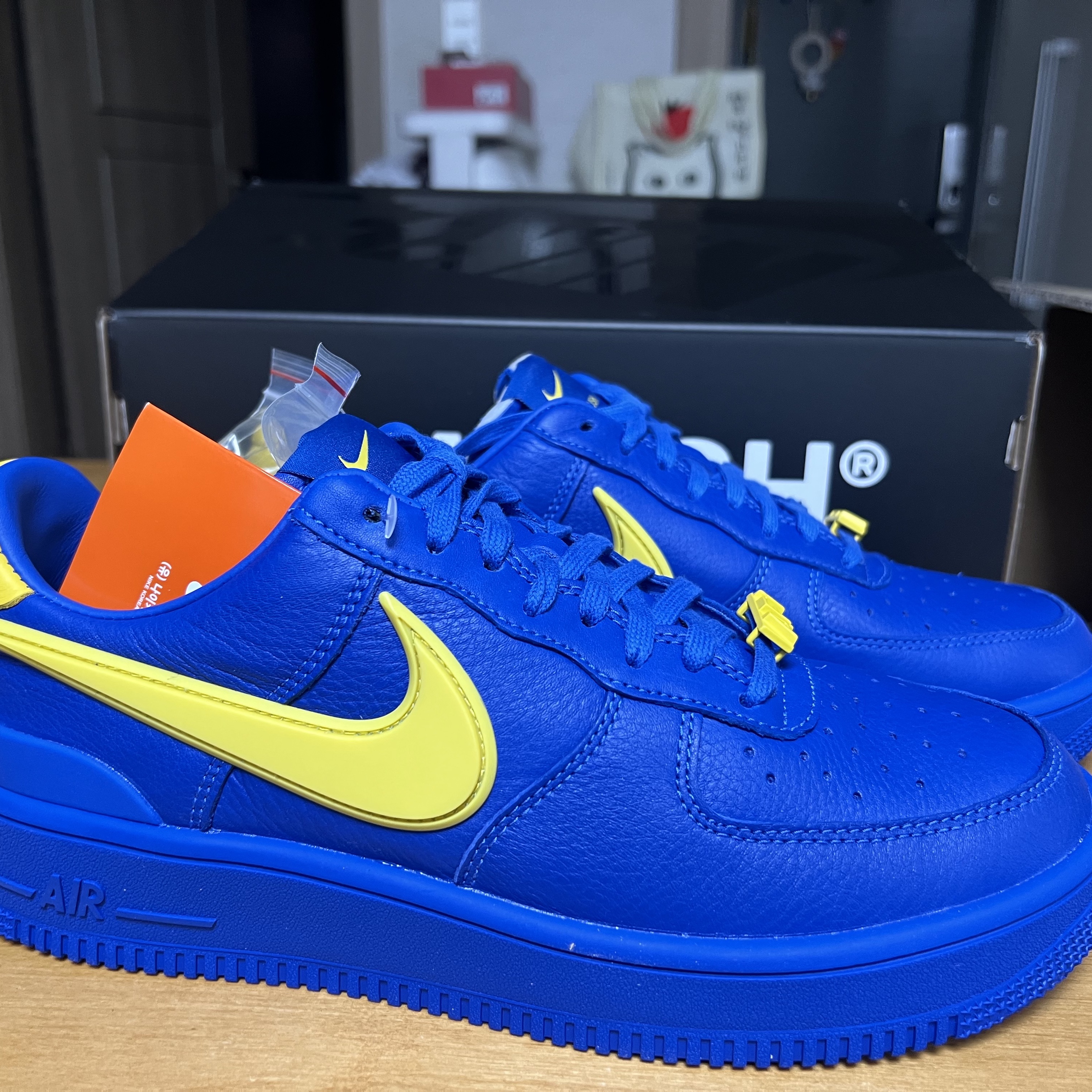 Nike x Ambush Air Force 1 Low SP Game Royal and Vivid Sulfur 착용 스타일 - 3