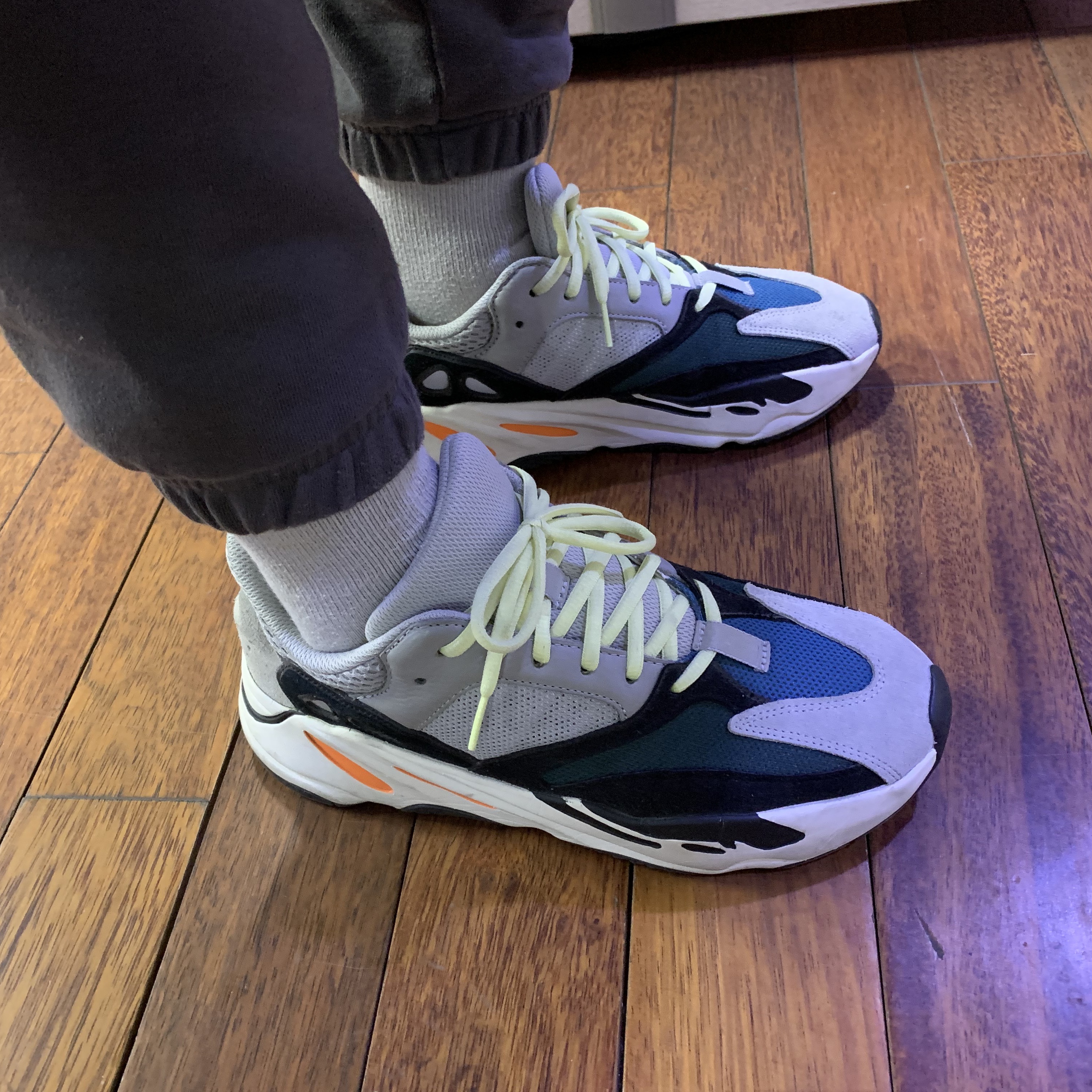 Adidas Yeezy Boost 700 Wave Runner Solid Grey 2021/2022 착용 스타일