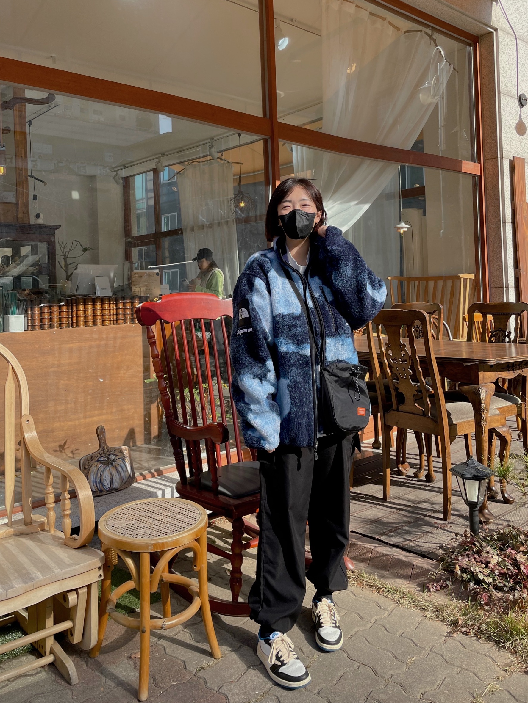 Jordan 1 x Travis Scott x Fragment Retro Low OG SP Military Blue, Supreme x The North Face Bleached Denim Print Fleece Jacket Indigo - 21FW 착용 스타일 - 2