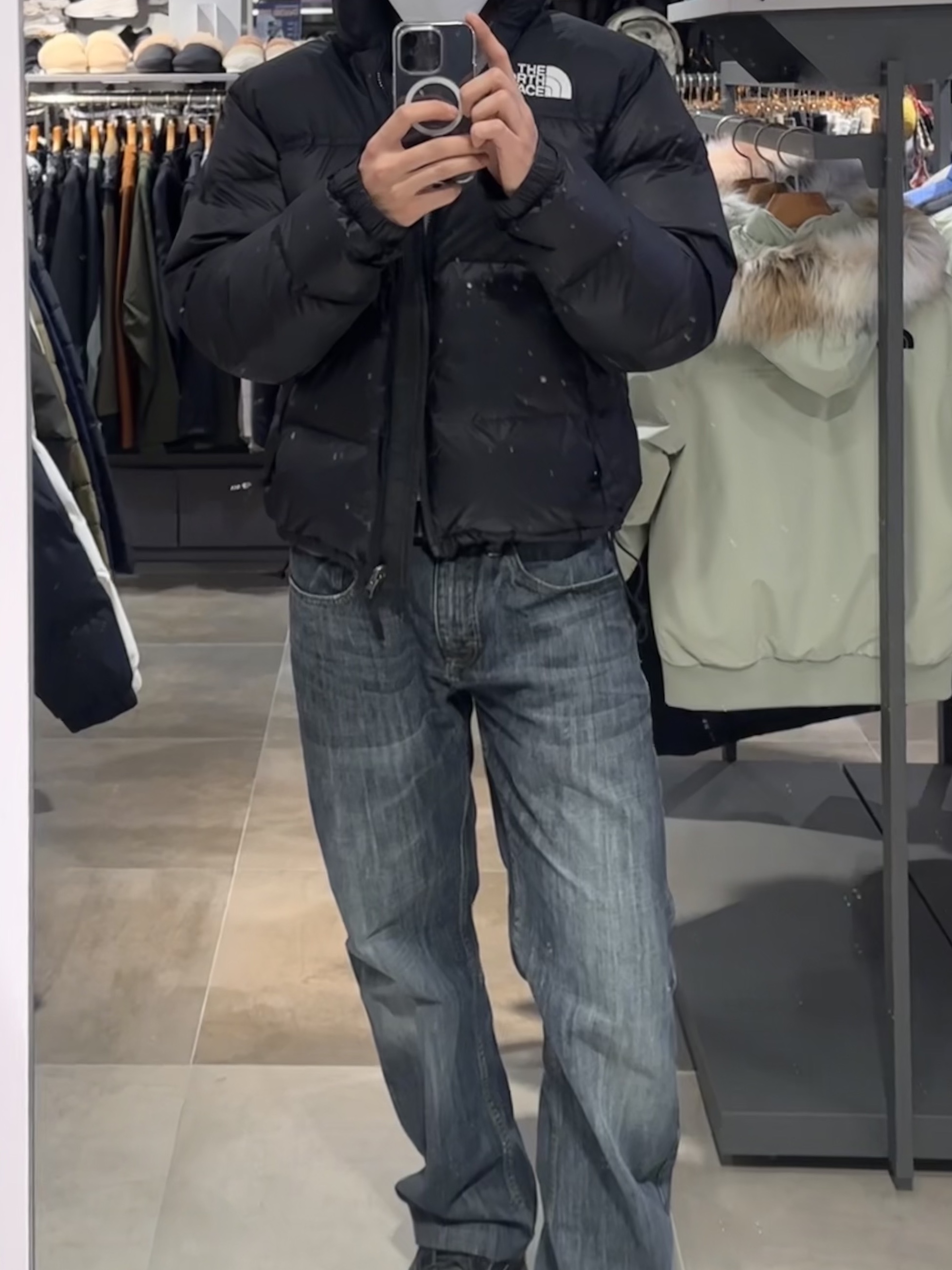 The North Face 1996 Eco Nuptse Jacket Black 착용 스타일 - 1
