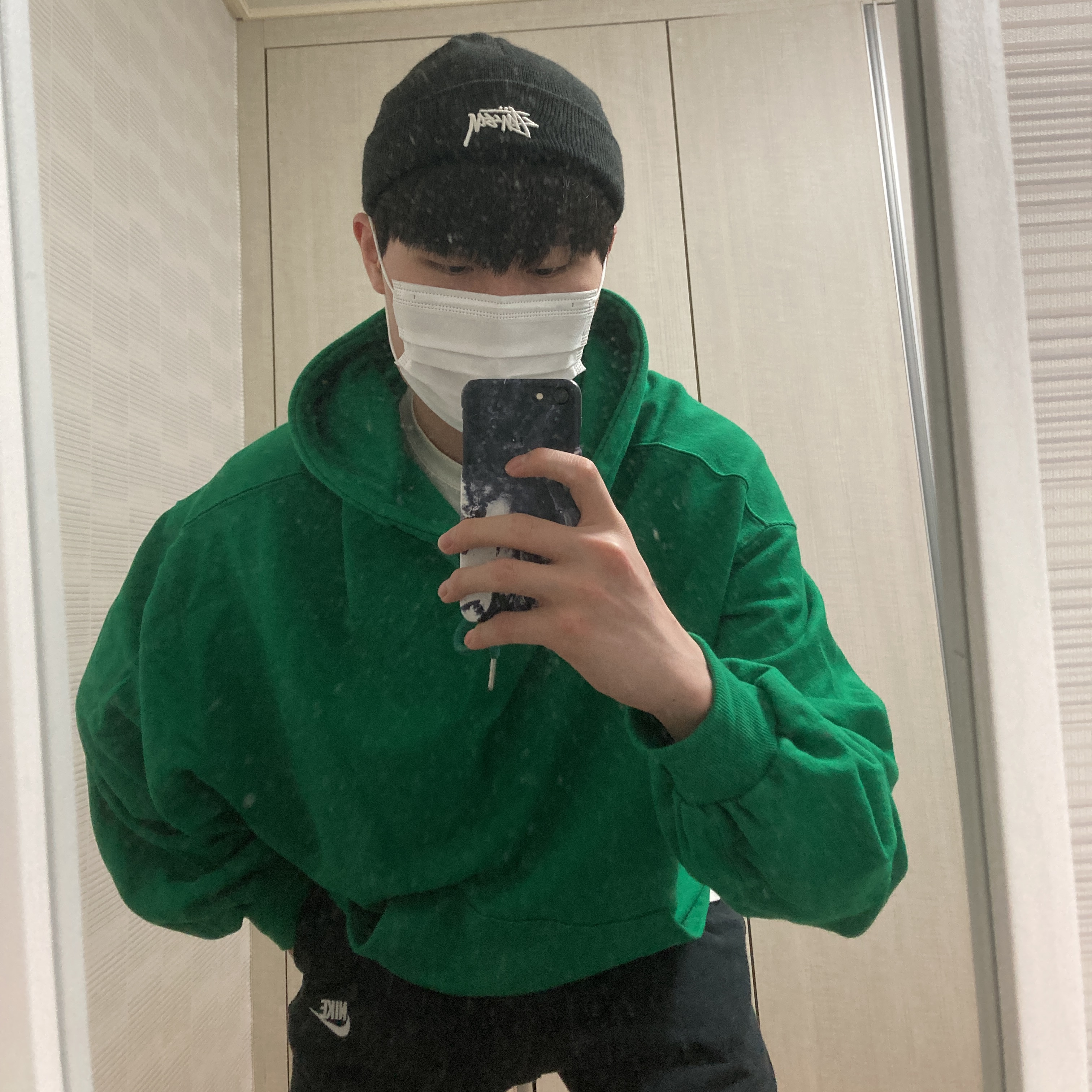 Nike x Stussy NRG Cuffed Beanie Black, Apple iPhone SE 3rd Gen 128GB Midnight (Korean Ver.) 착용 스타일