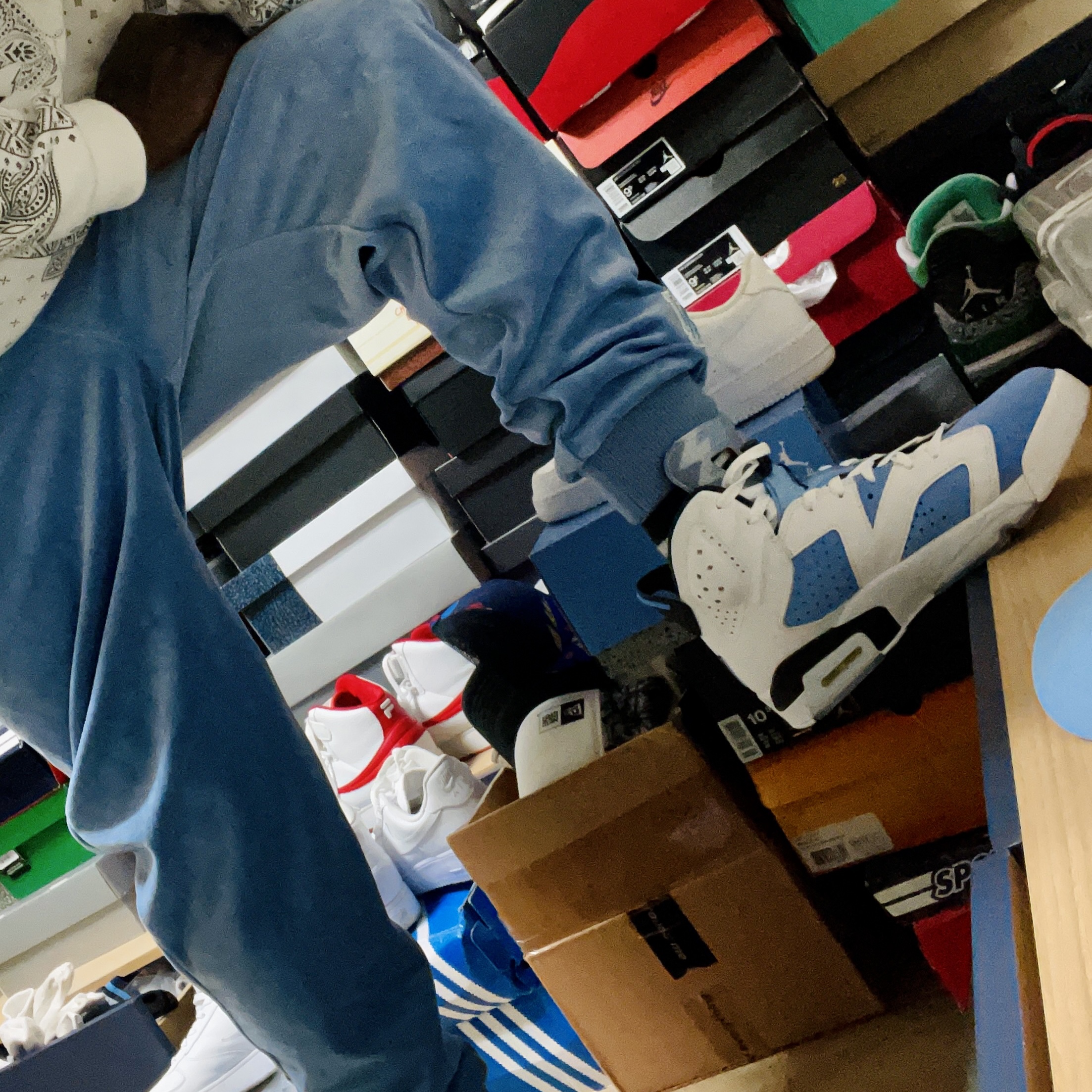 Jordan 6 Retro University Blue 착용 스타일 - 2
