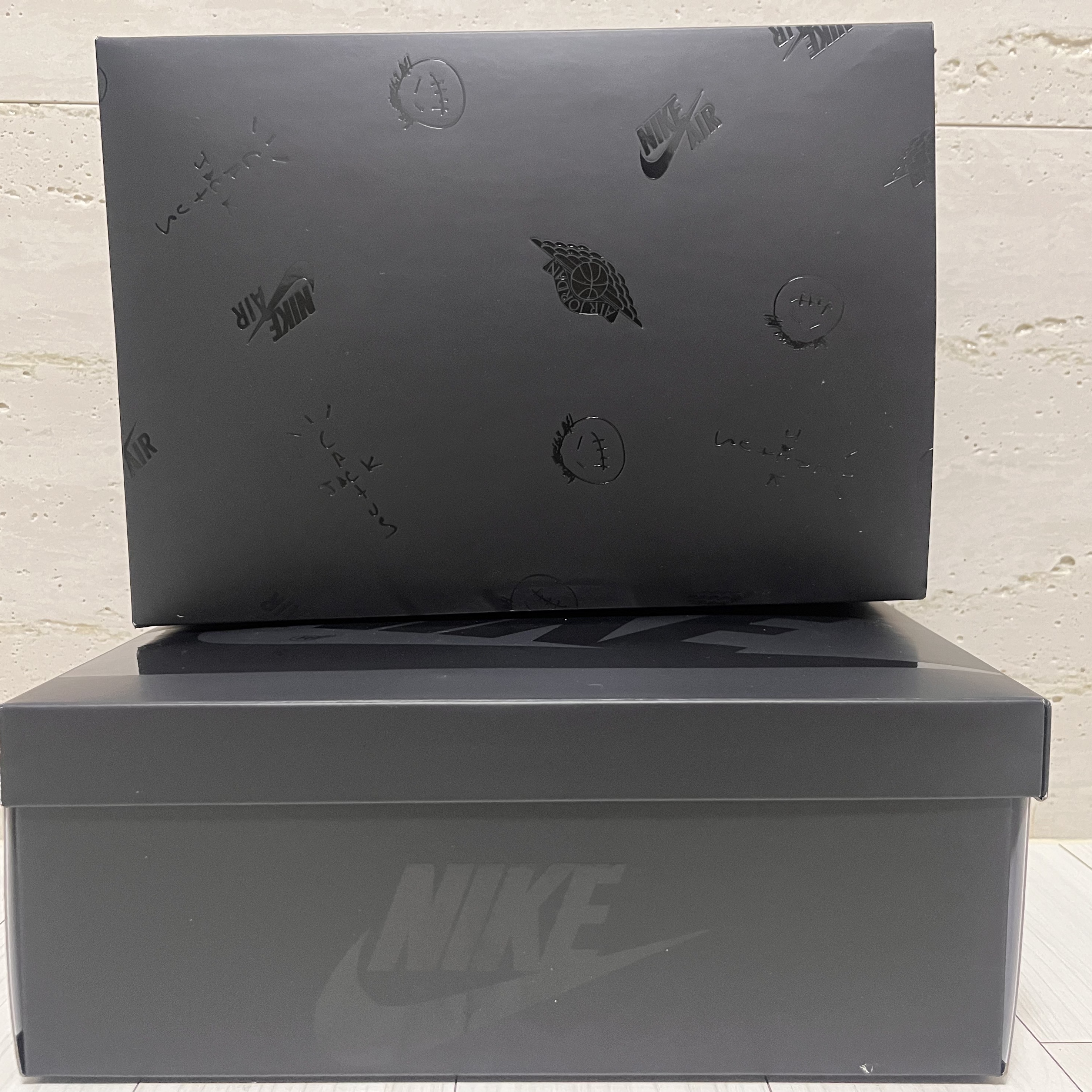 Jordan 1 x Travis Scott Retro Low OG SP Black Phantom 착용 스타일 - 1