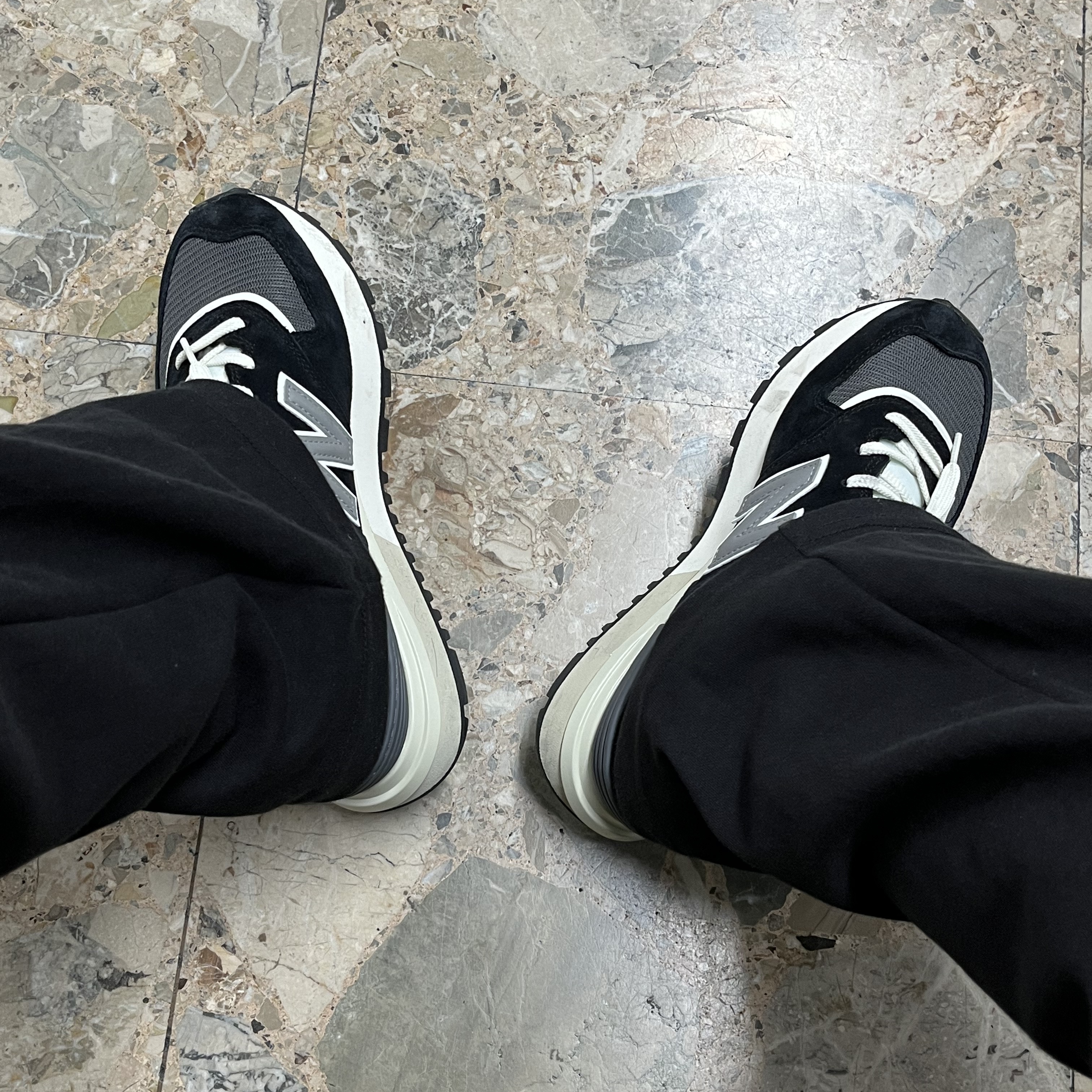 New Balance 574 Legacy Black 착용 스타일