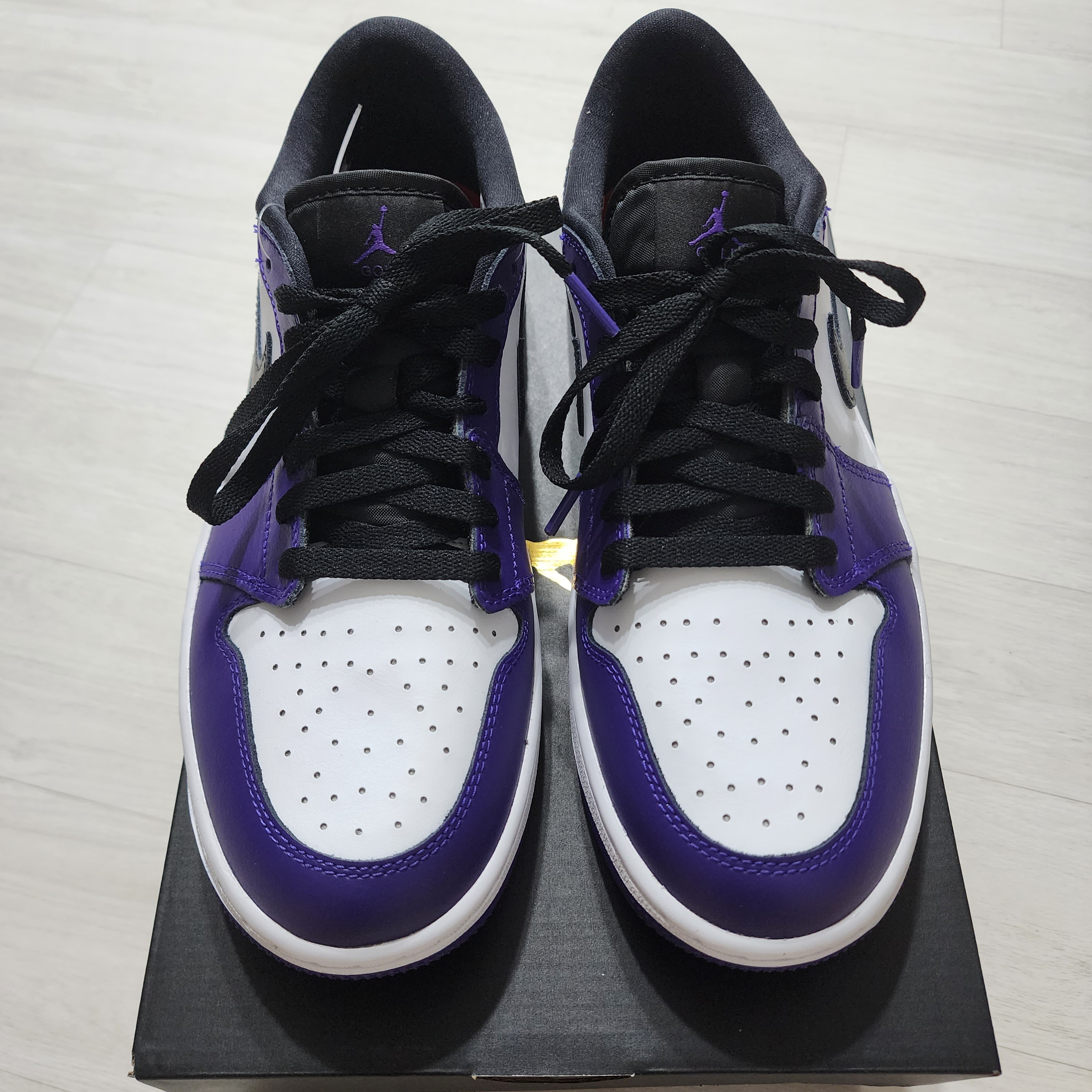 Jordan 1 Low Golf Court Purple 착용 스타일 - 1