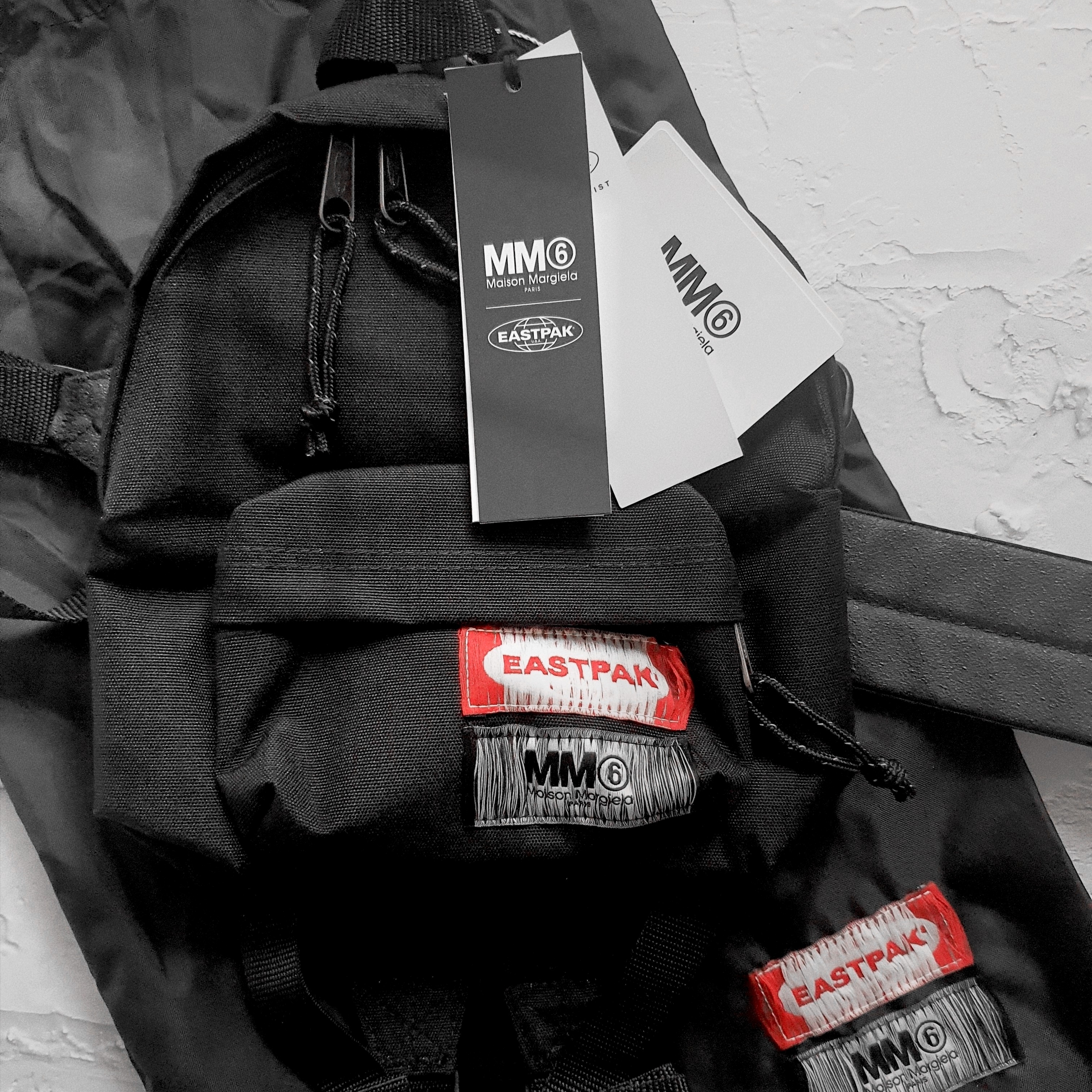 MM6 Maison Margiela x Eastpak Mini Shoulder Bag Black 착용 스타일