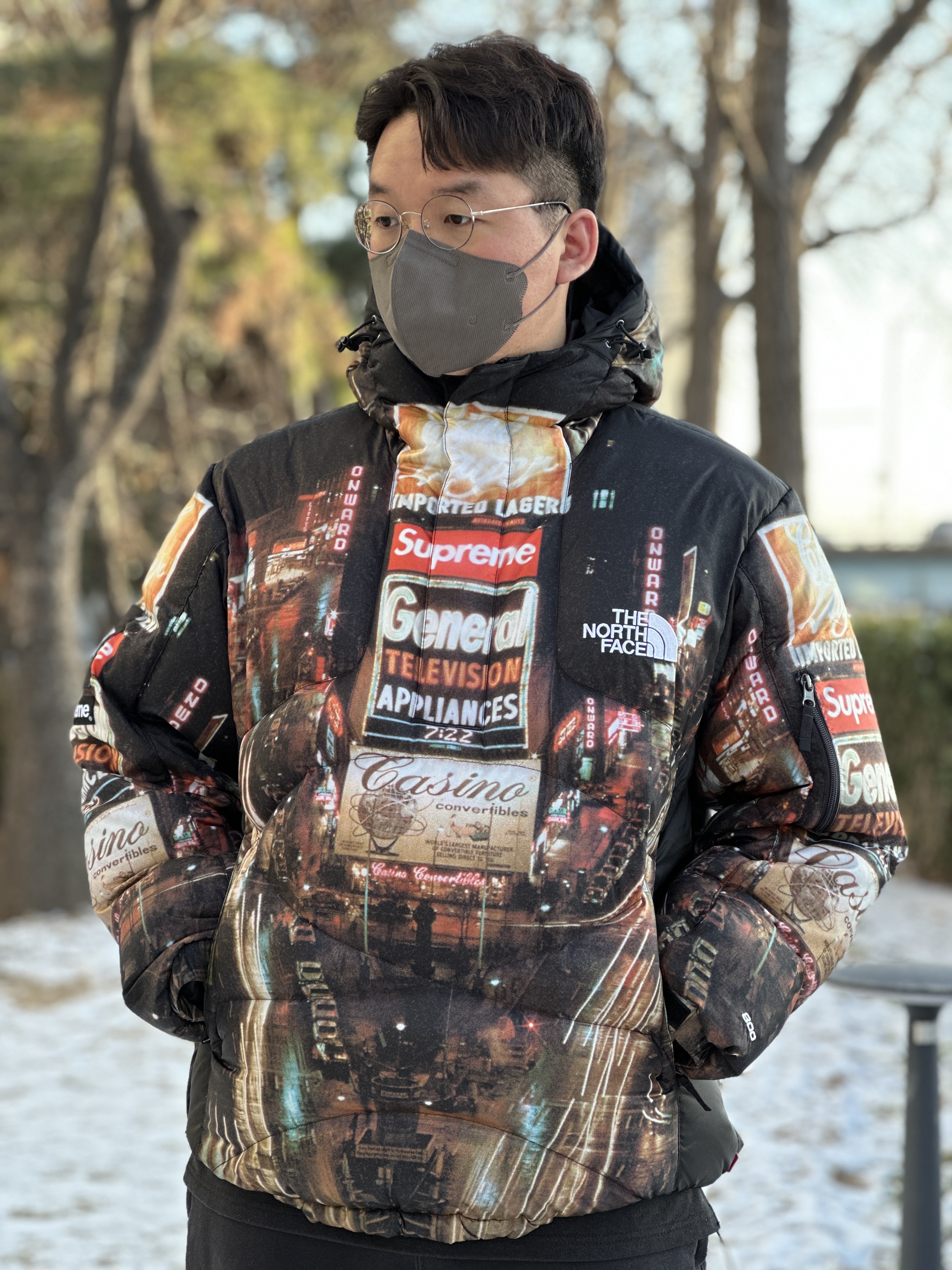 Supreme x The North Face 800-Fill Half Zip Hooded Pullover Times Square - 22FW, Nike NRG Solo Swoosh Fleece Pants Black - US/EU 착용 스타일 - 3