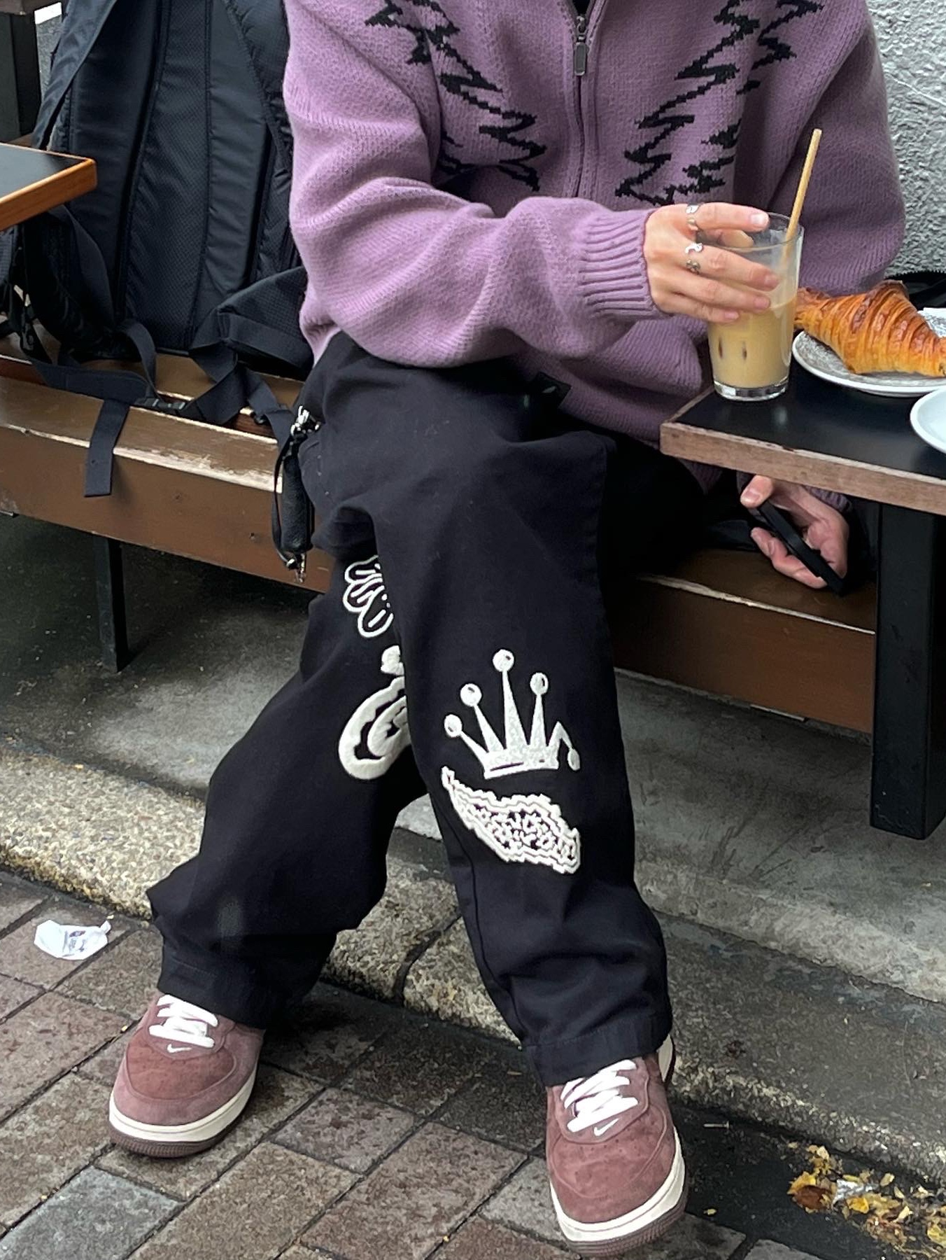 Thisisneverthat x Grateful Dead Dancing Bear Knit Zip Hoodie Plum, Stussy Noma Icon Beach Pants Washed Black 착용 스타일 - 2