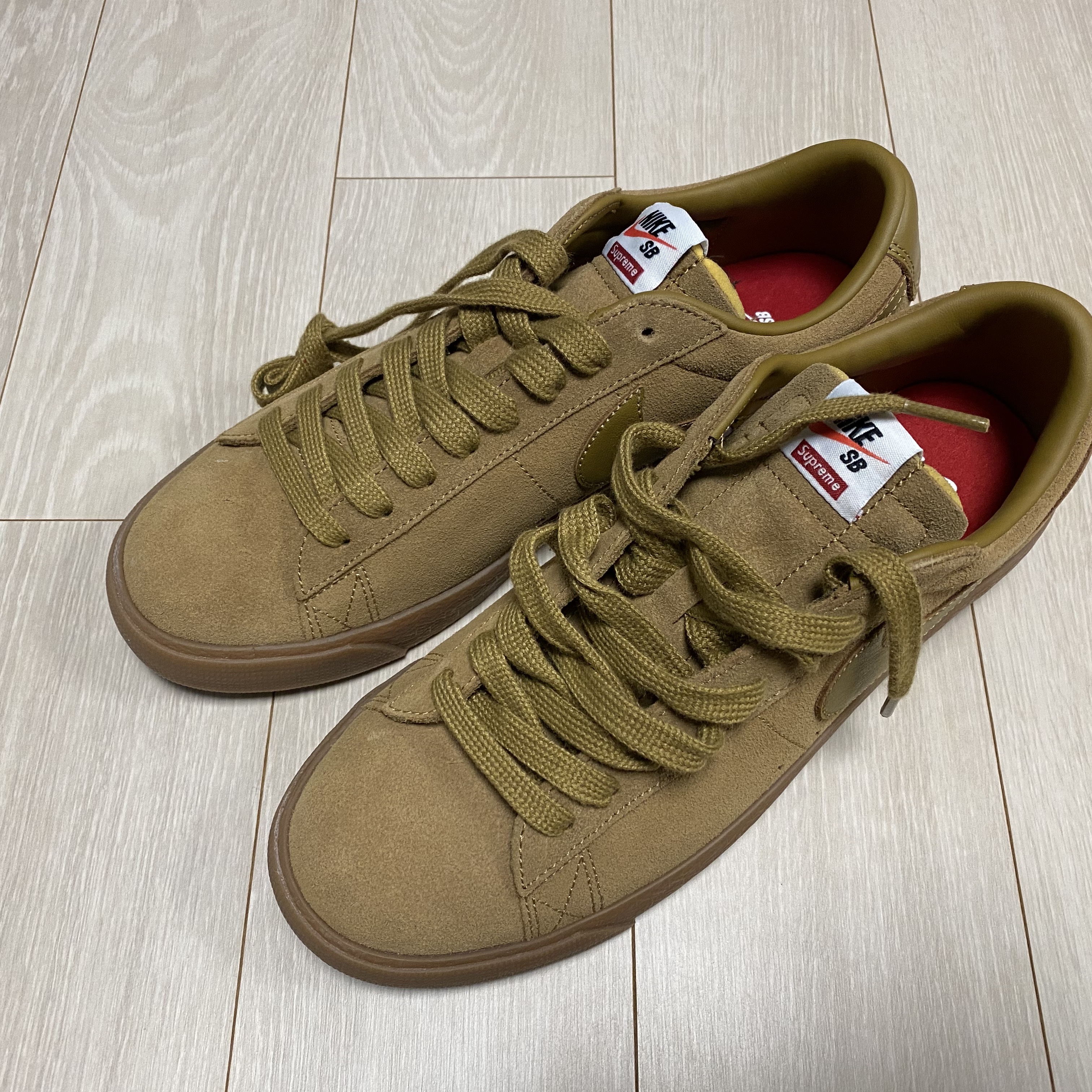 Nike x Supreme SB Blazer Low GT Golden Beige 착용 스타일