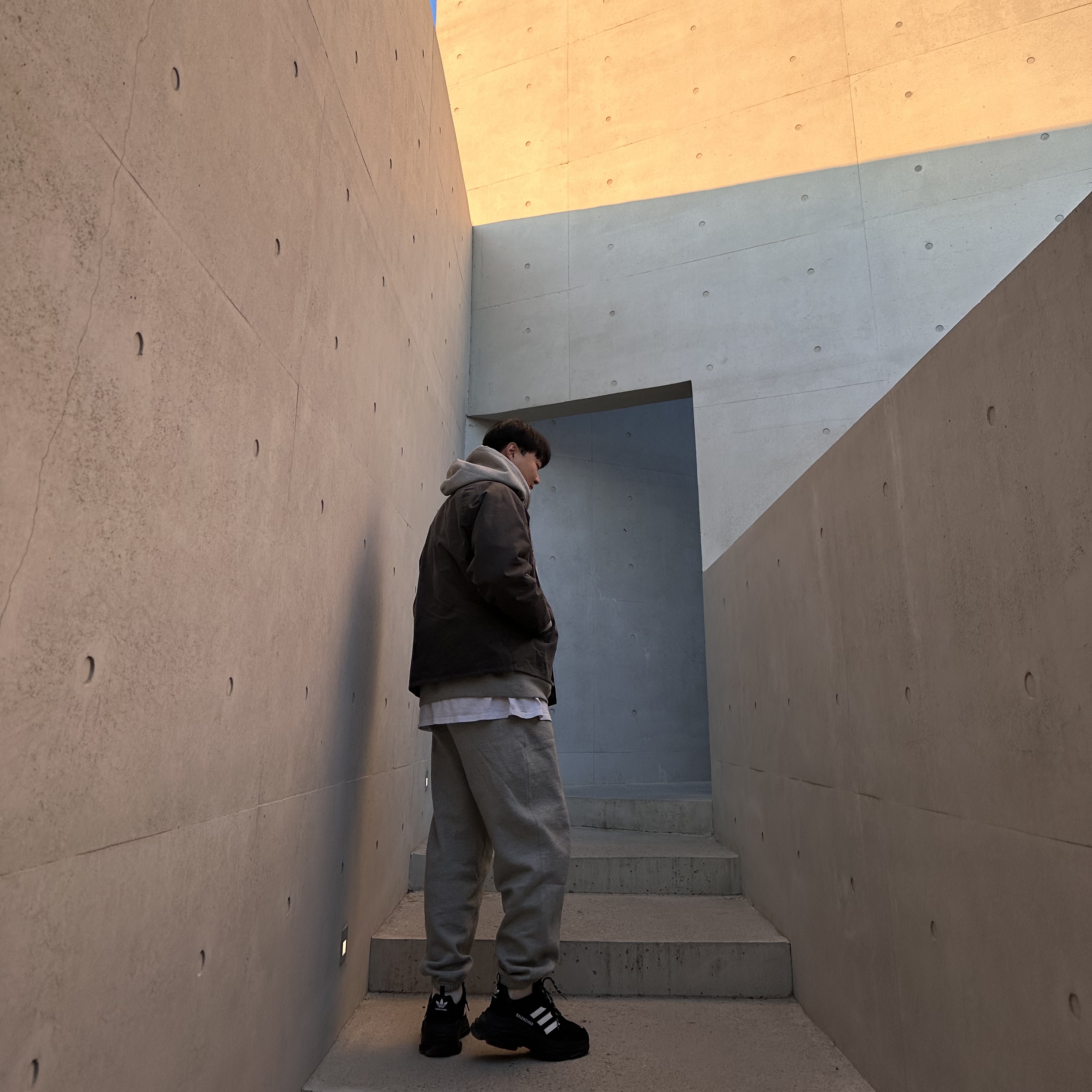 Balenciaga x Adidas Triple S Sneakers Black, Nike x Stussy NRG RA Pullover Hoodie Dark Grey Heather (DJ9488-063) 착용 스타일