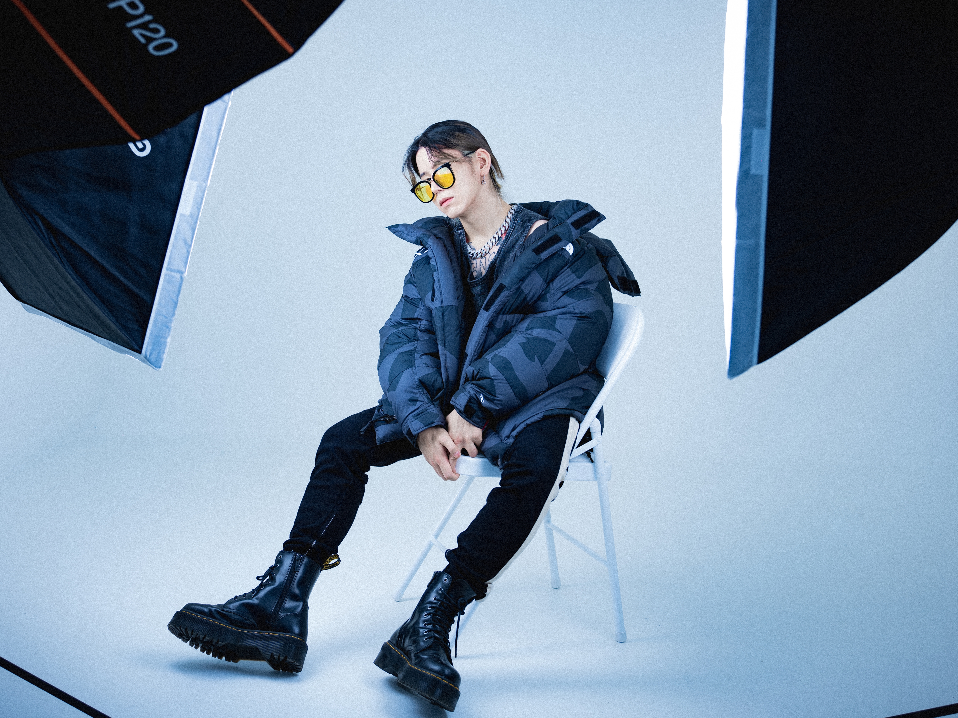 The North Face x Kaws Retro 1994 Himalayan Parka Black Print - 22FW 착용 스타일 - 3