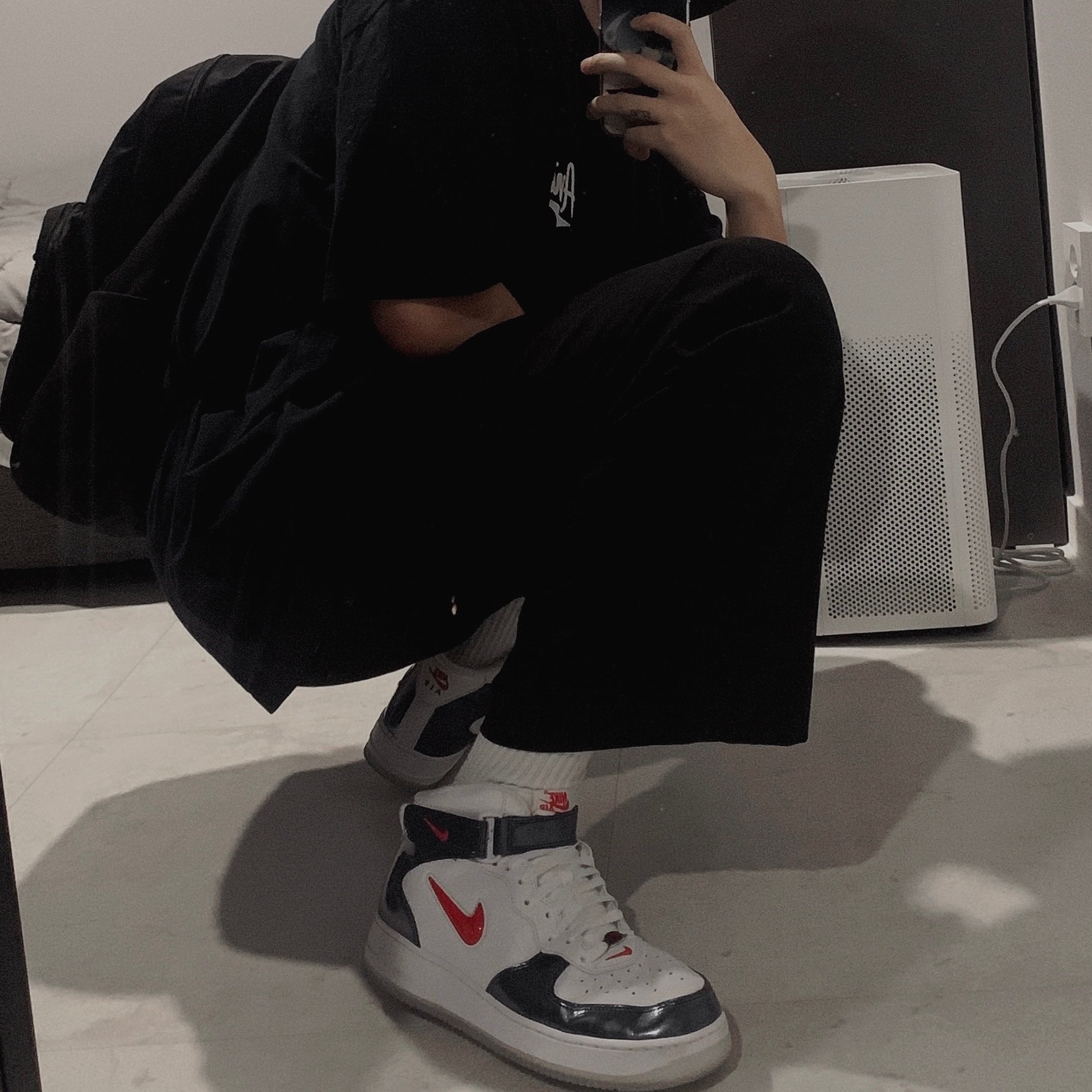 Nike Air Force 1 Mid QS University Red and Midnight Navy 착용 스타일