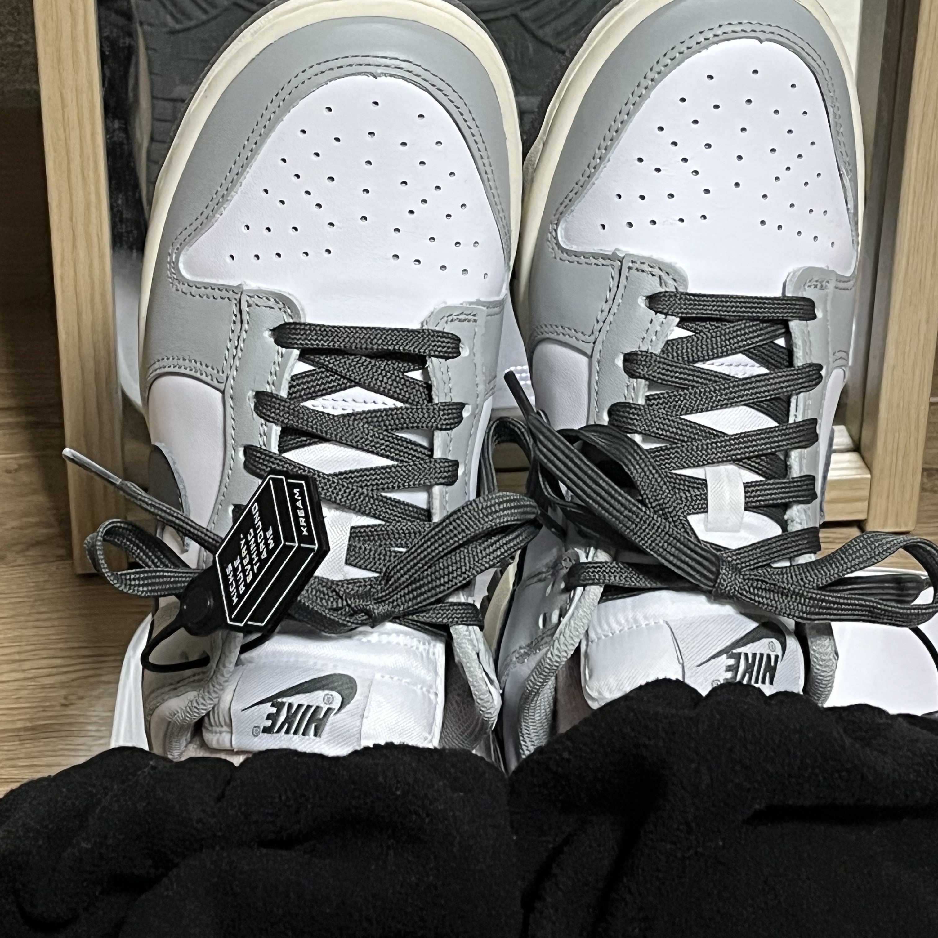 (W) Nike Dunk Low Light Smoke Grey 착용 스타일 - 1