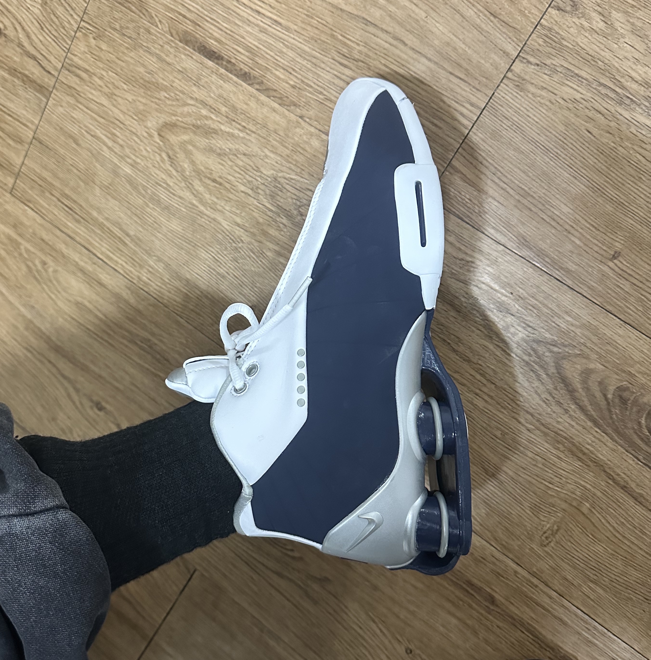 Nike Shox BB4 White Silver Navy 착용 스타일