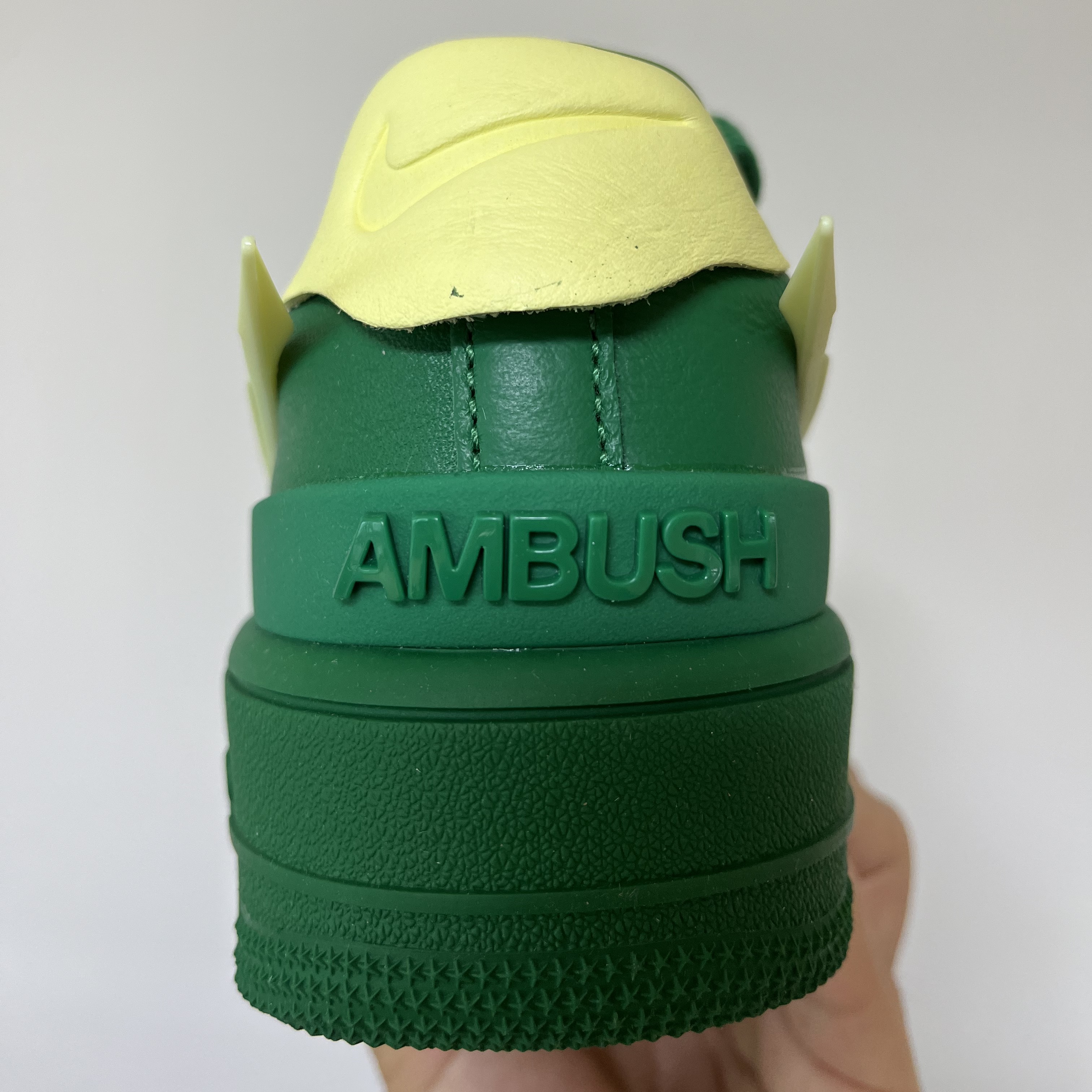 Nike x Ambush Air Force 1 Low SP Pine Green and Citron 착용 스타일 - 4