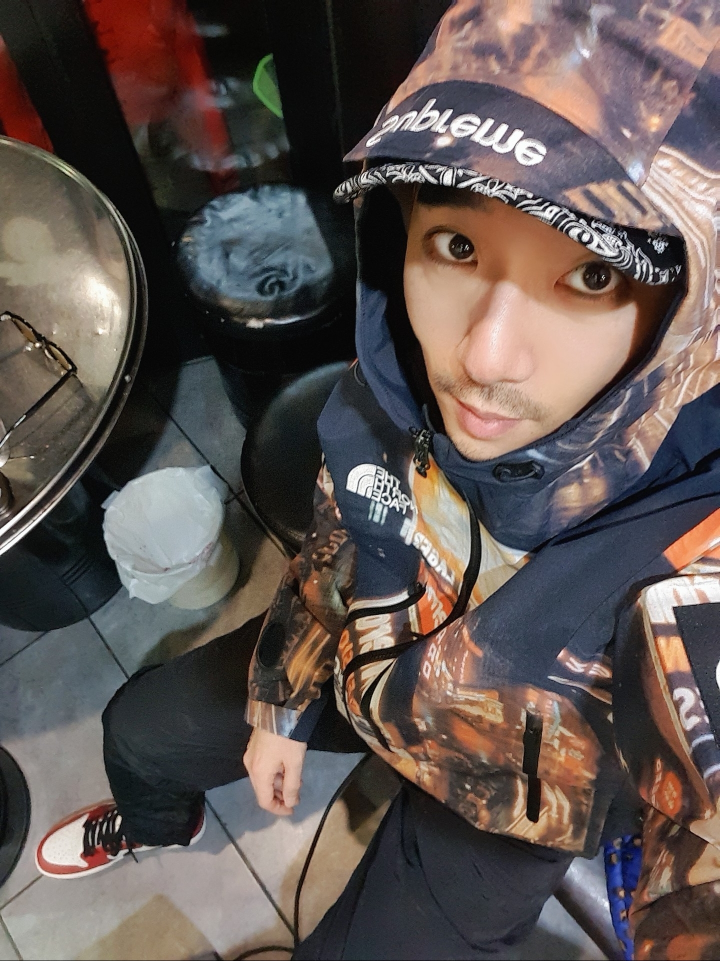 Supreme x The North Face Taped Seam Shell Jacket Times Square - 22FW 착용 스타일 - 3