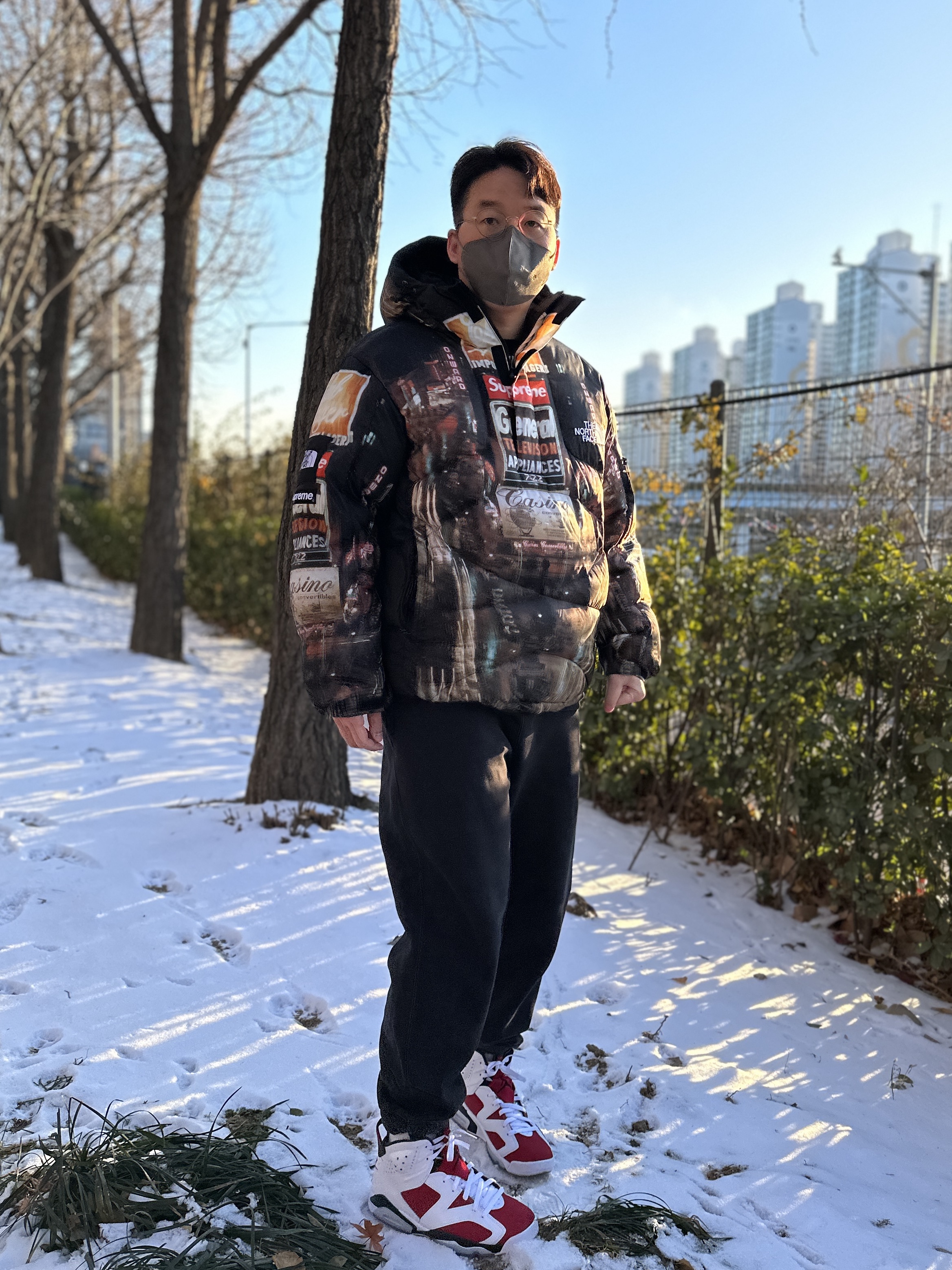 Supreme x The North Face 800-Fill Half Zip Hooded Pullover Times Square - 22FW, Nike NRG Solo Swoosh Fleece Pants Black - US/EU 착용 스타일 - 4