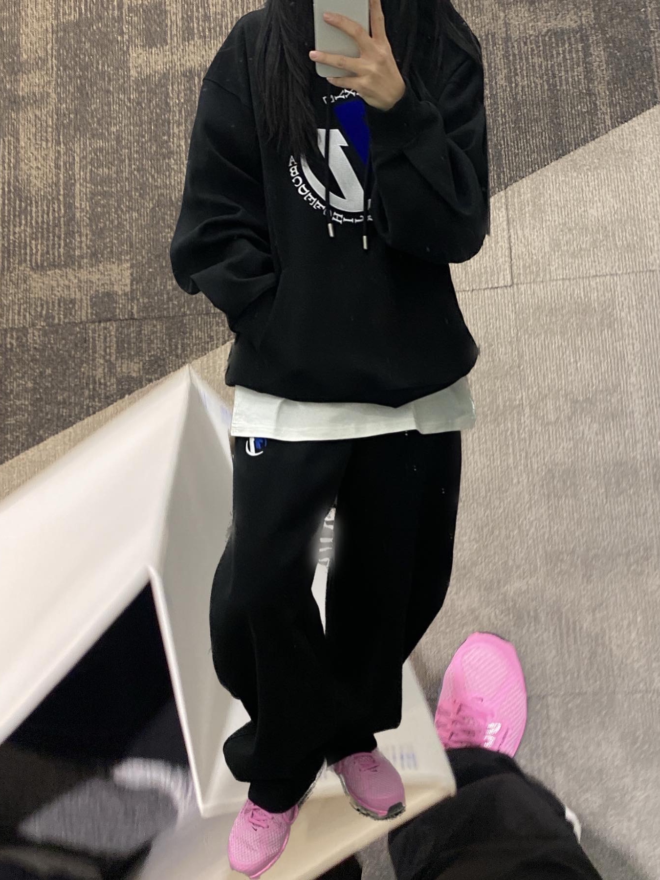 Zara x Ader Error Embroidery Hooded Sweatshirt Black, Zara x Ader Error Jogger Pants Black 착용 스타일 - 1