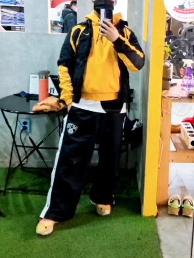 Nike x Drake Nocta Essential Track Jacket - US/EU, Nike x Drake Nocta Essential Hoodie University Gold - Asia 착용 스타일 - 4
