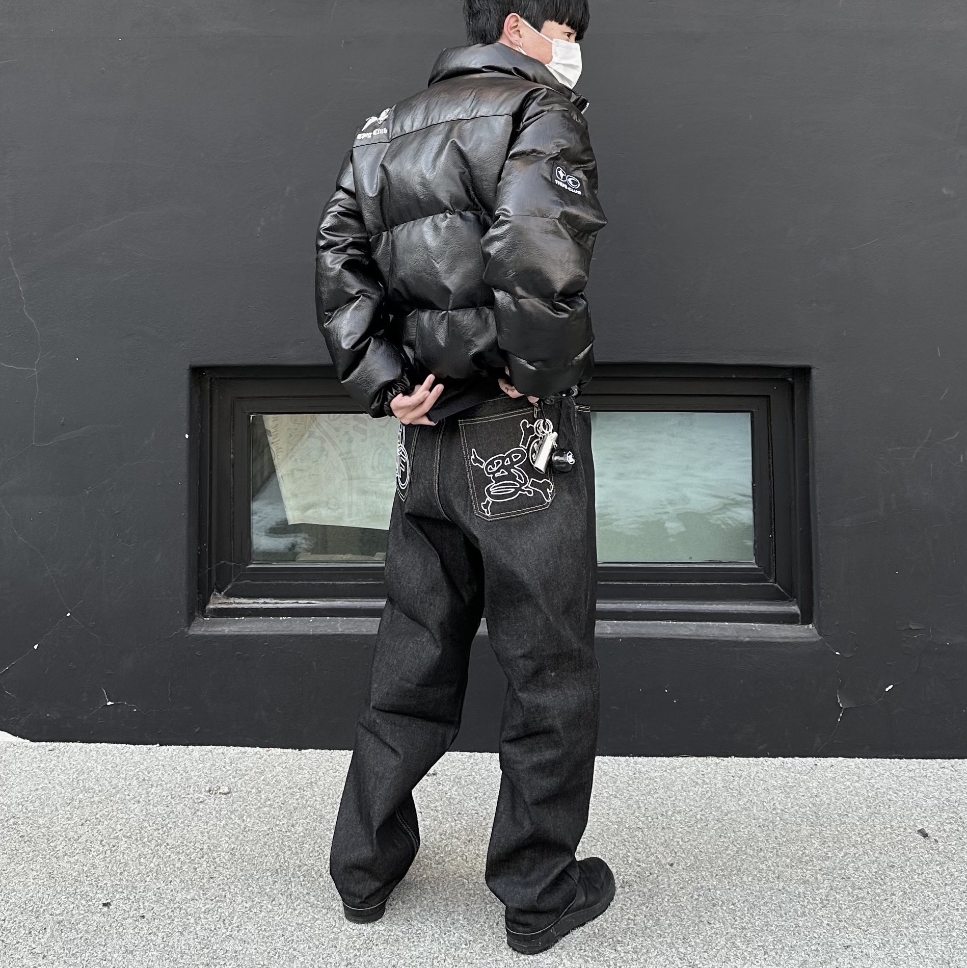 Nike Air Force 1 '07 Low Triple Black 착용 스타일 - 1