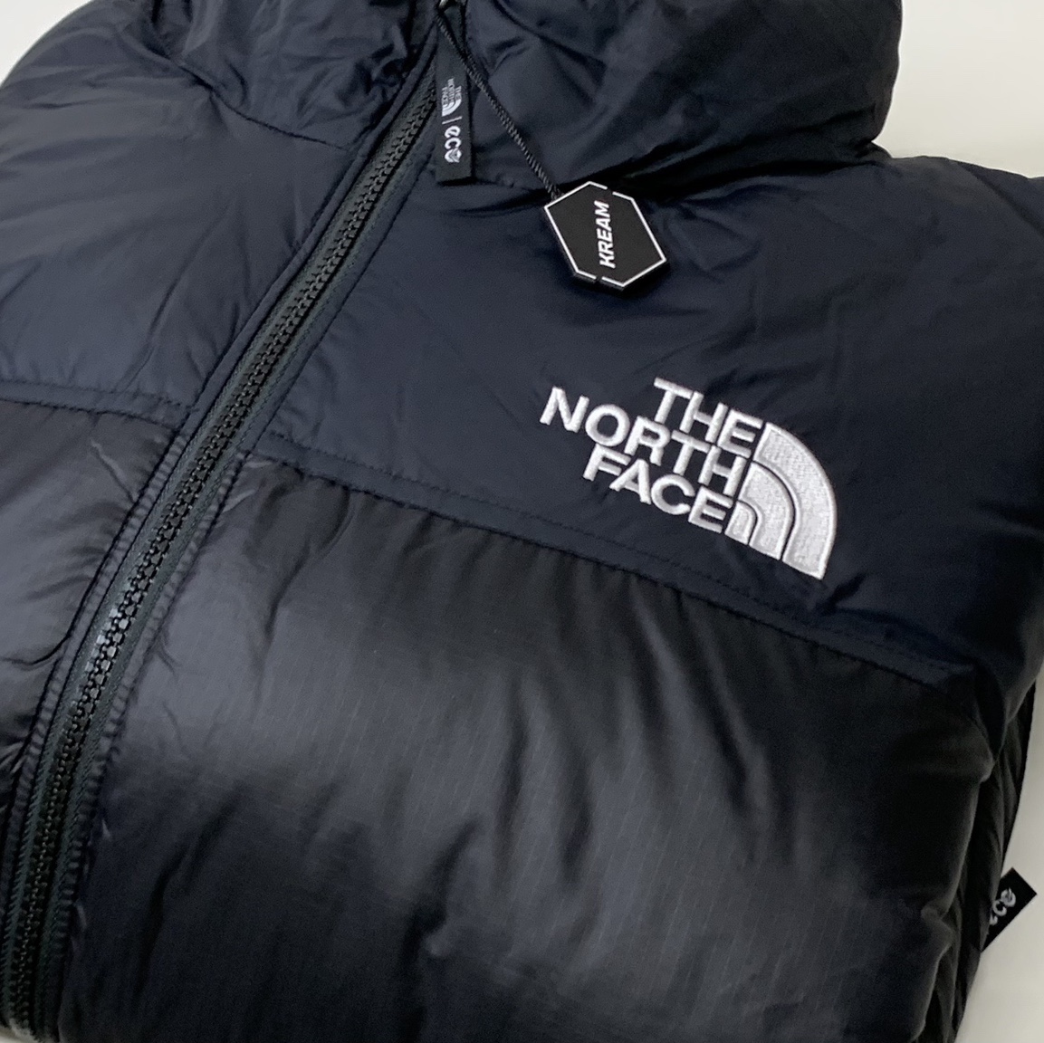 The North Face 1996 Eco Nuptse Jacket Black 착용 스타일