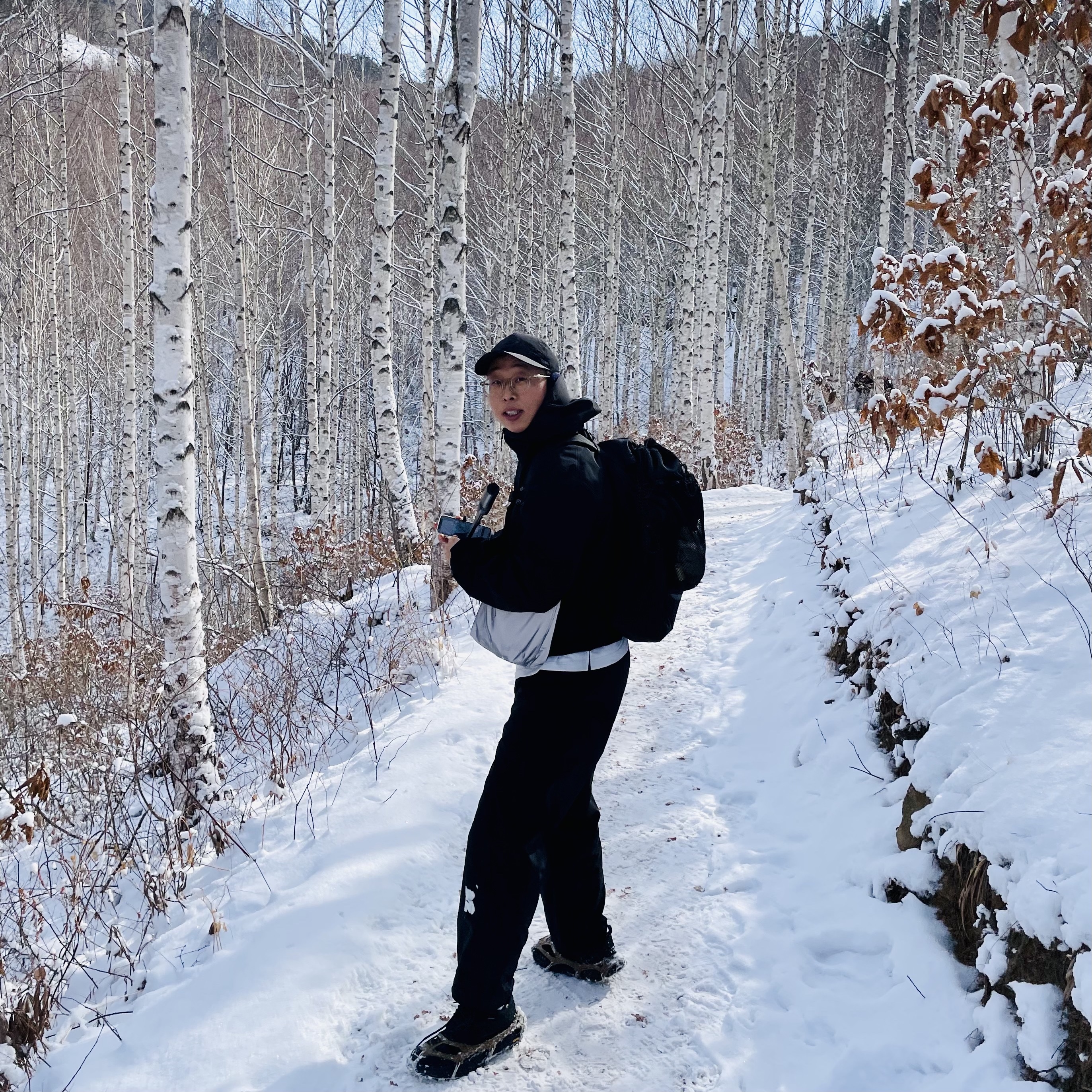 Arc'teryx Beta LT Jacket Black, Hoka Kaha Low Gore-Tex Black Charcoal Gray 착용 스타일 - 2