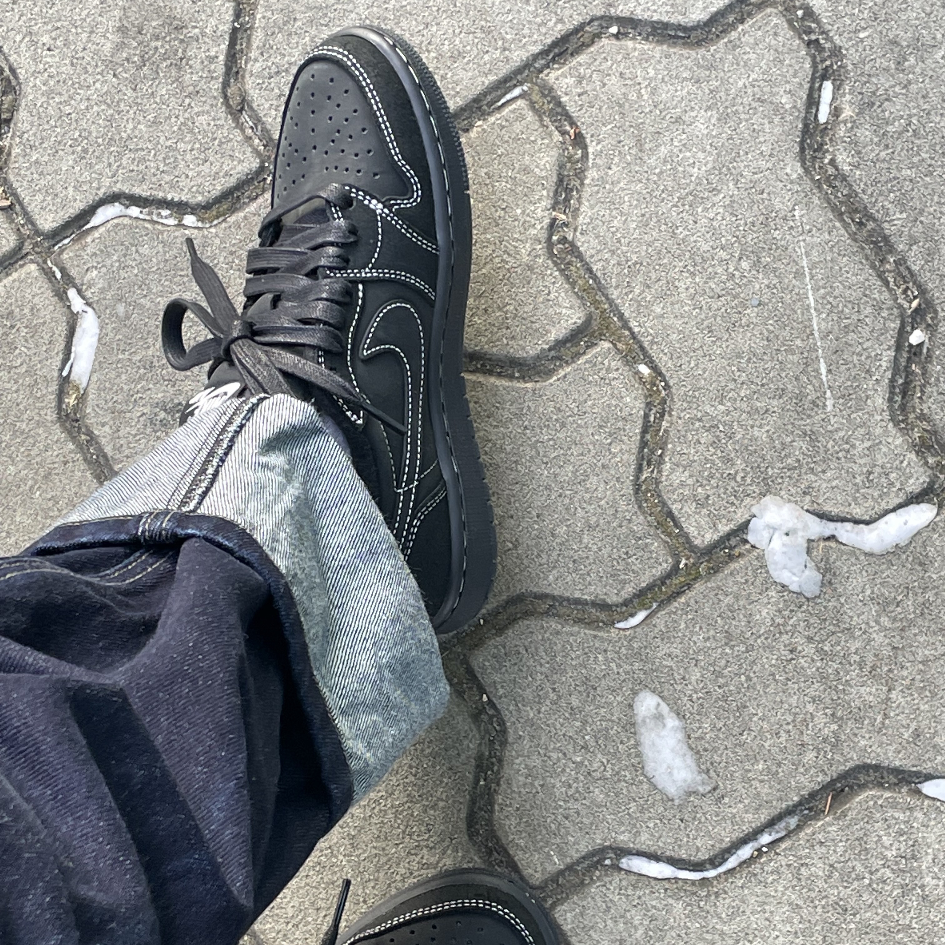 Jordan 1 x Travis Scott Retro Low OG SP Black Phantom 착용 스타일 - 1