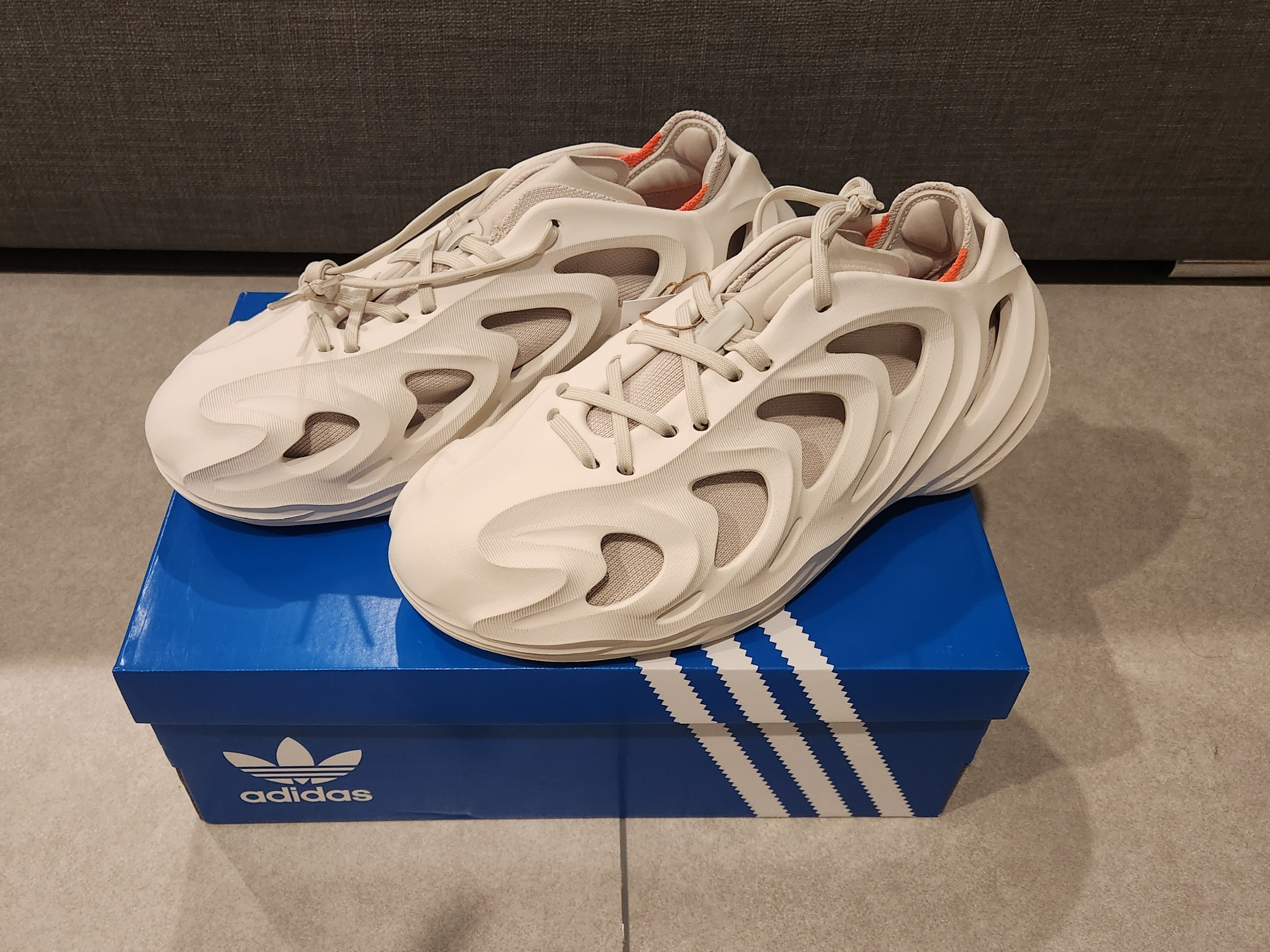 Adidas Adifom Q Off White 착용 스타일