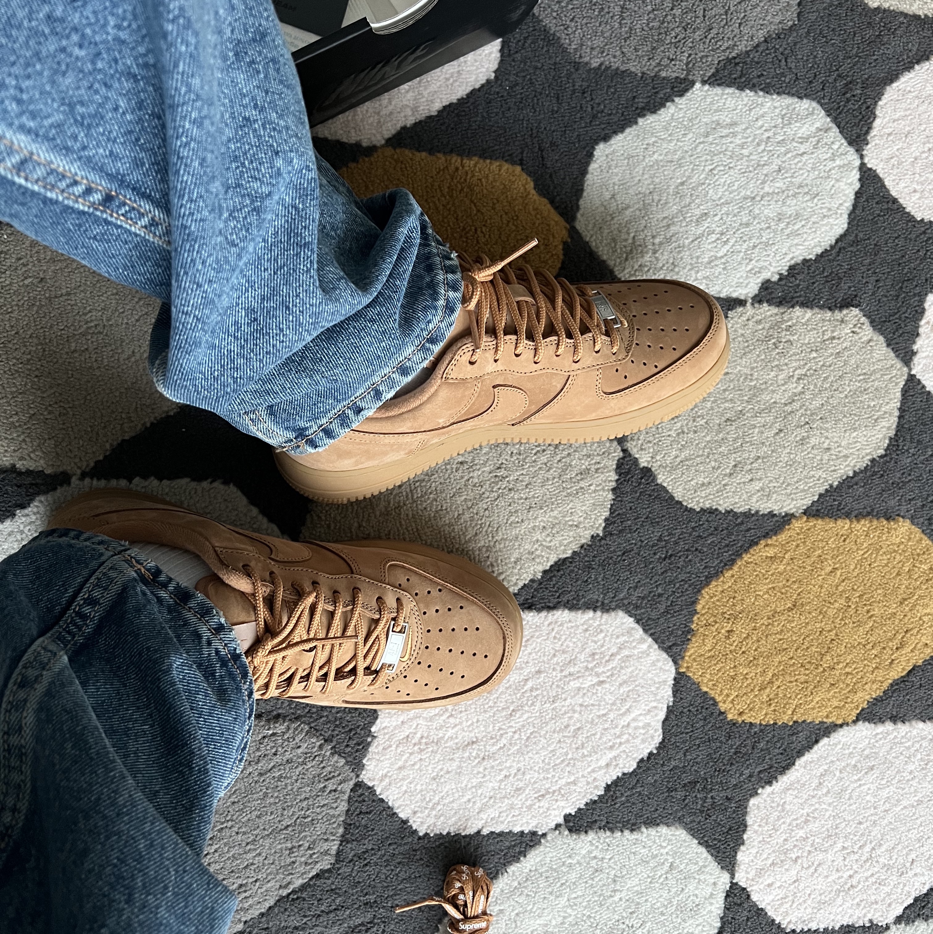 Nike x Supreme Air Force 1 Low Flax 착용 스타일 - 2