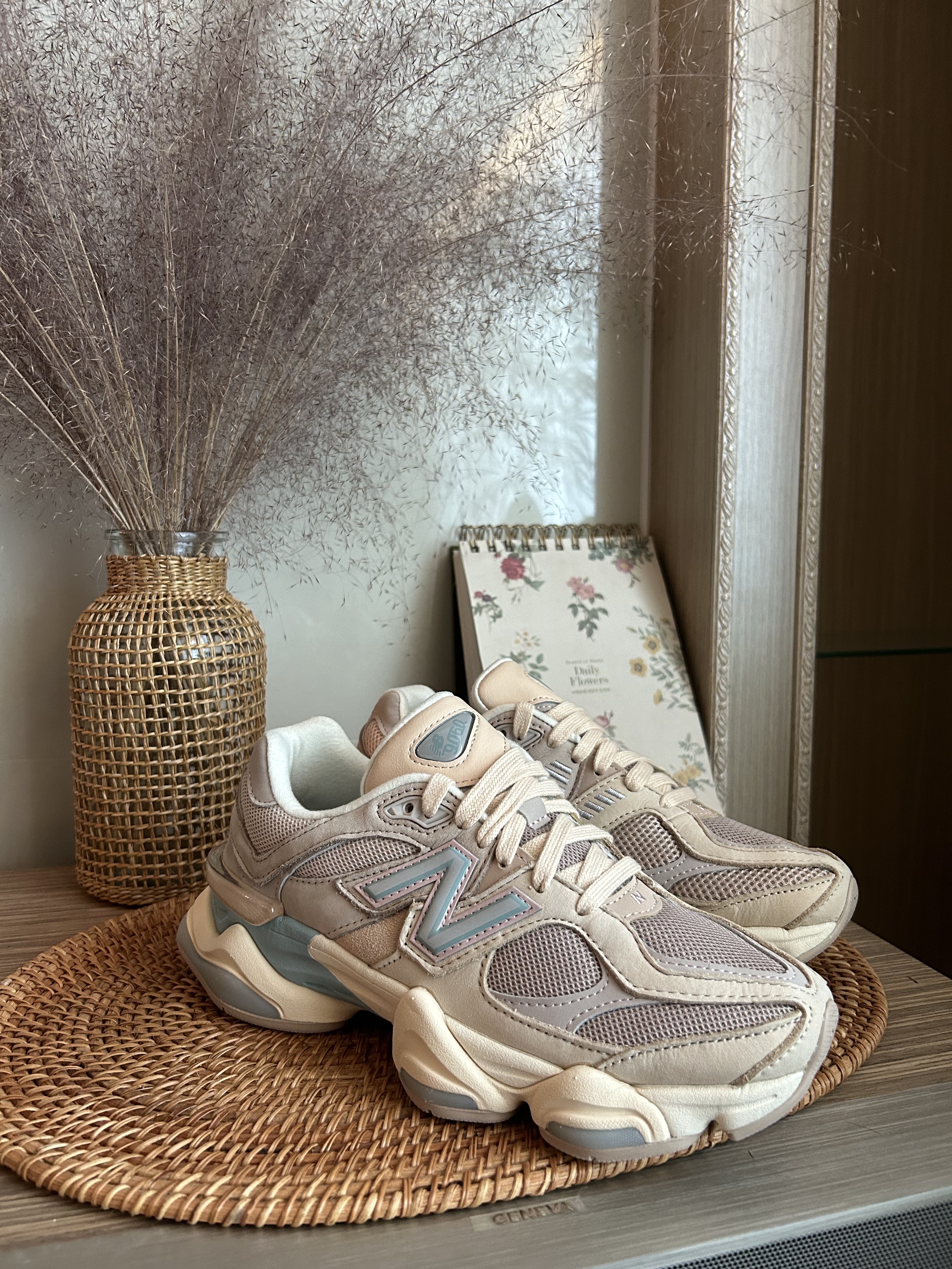 New Balance 9060 Ivory Cream Pink Sand 착용 스타일