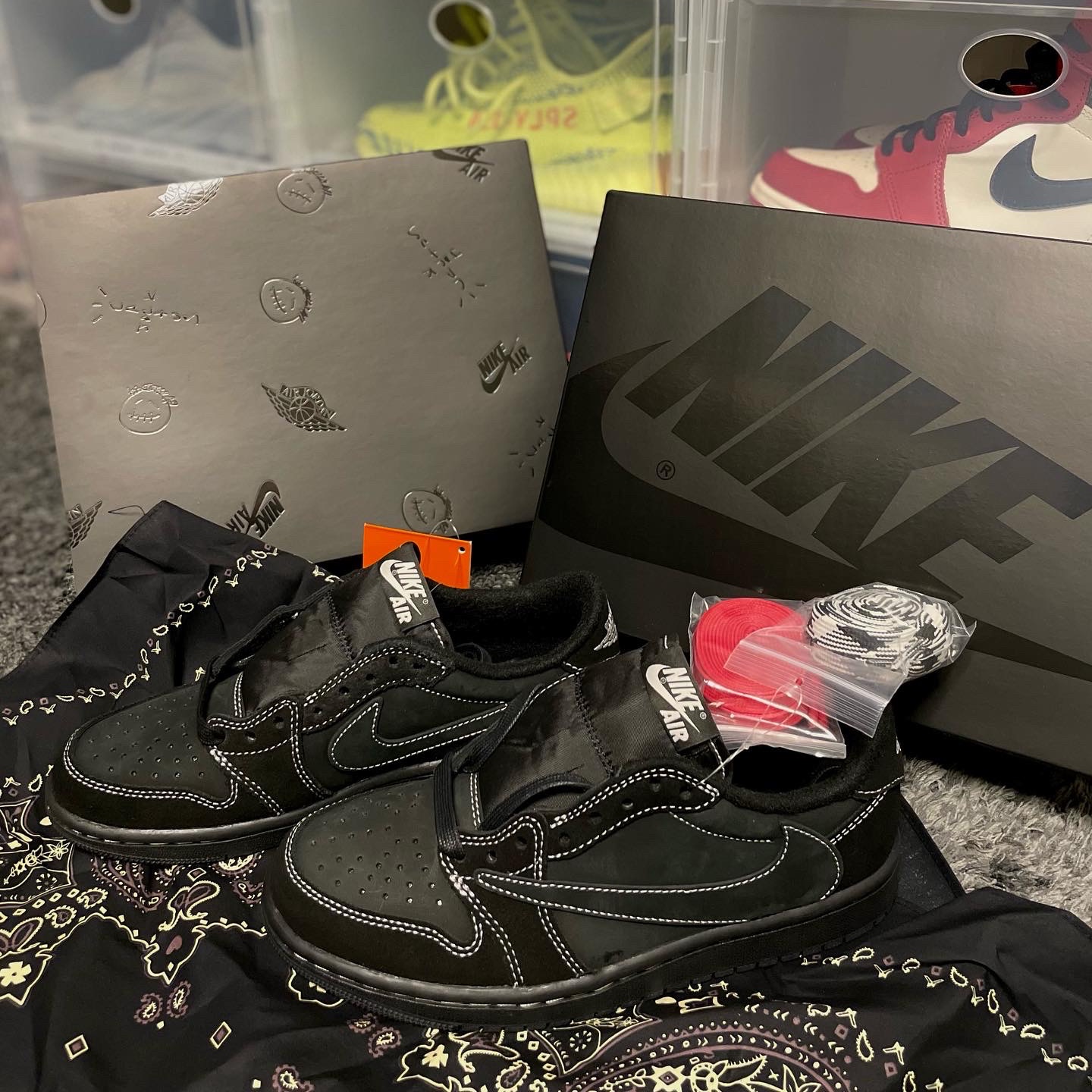 Jordan 1 x Travis Scott Retro Low OG SP Black Phantom 착용 스타일 - 1