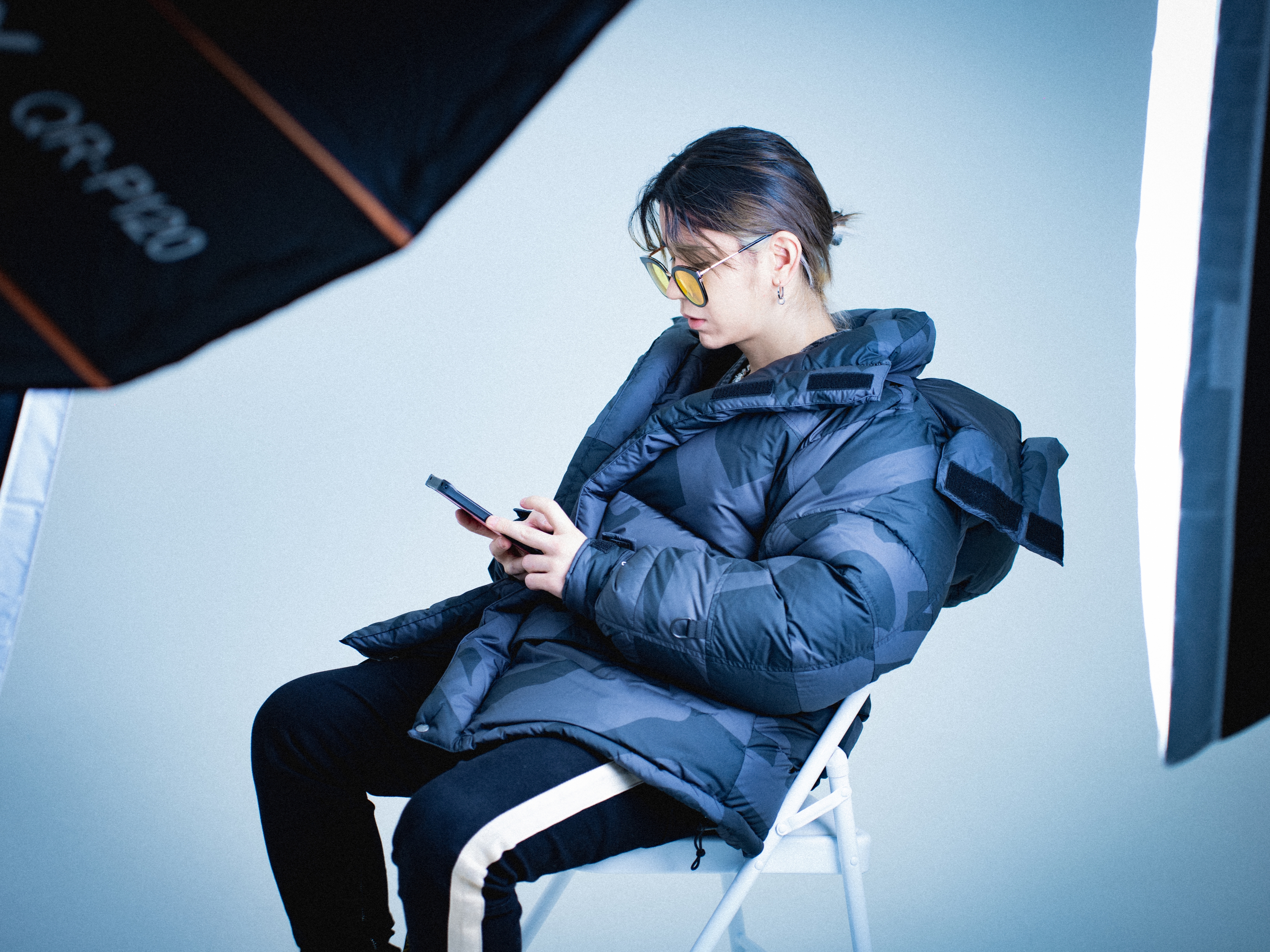 The North Face x Kaws Retro 1994 Himalayan Parka Black Print - 22FW 착용 스타일 - 1