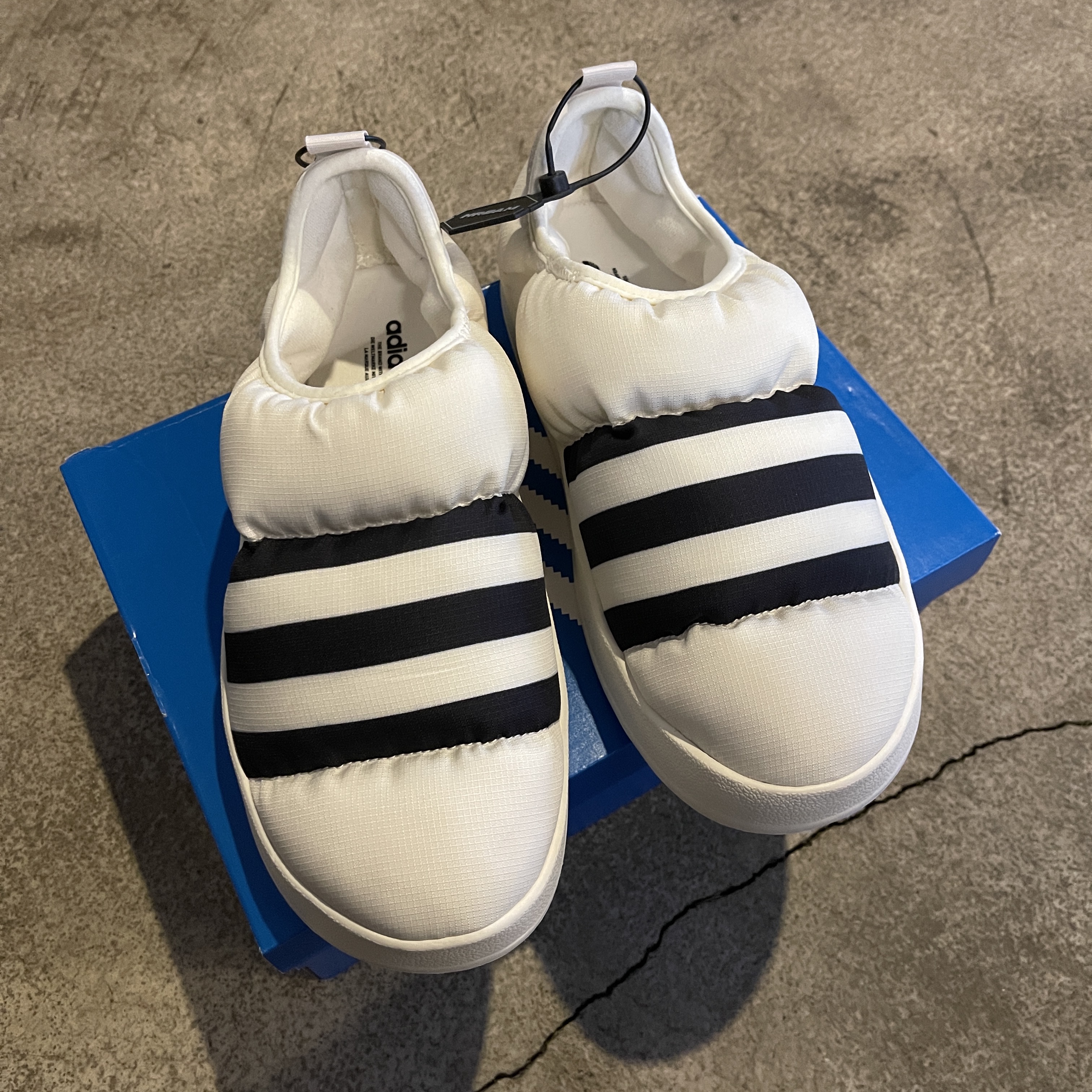 Adidas Puffylette Off White 착용 스타일 - 3