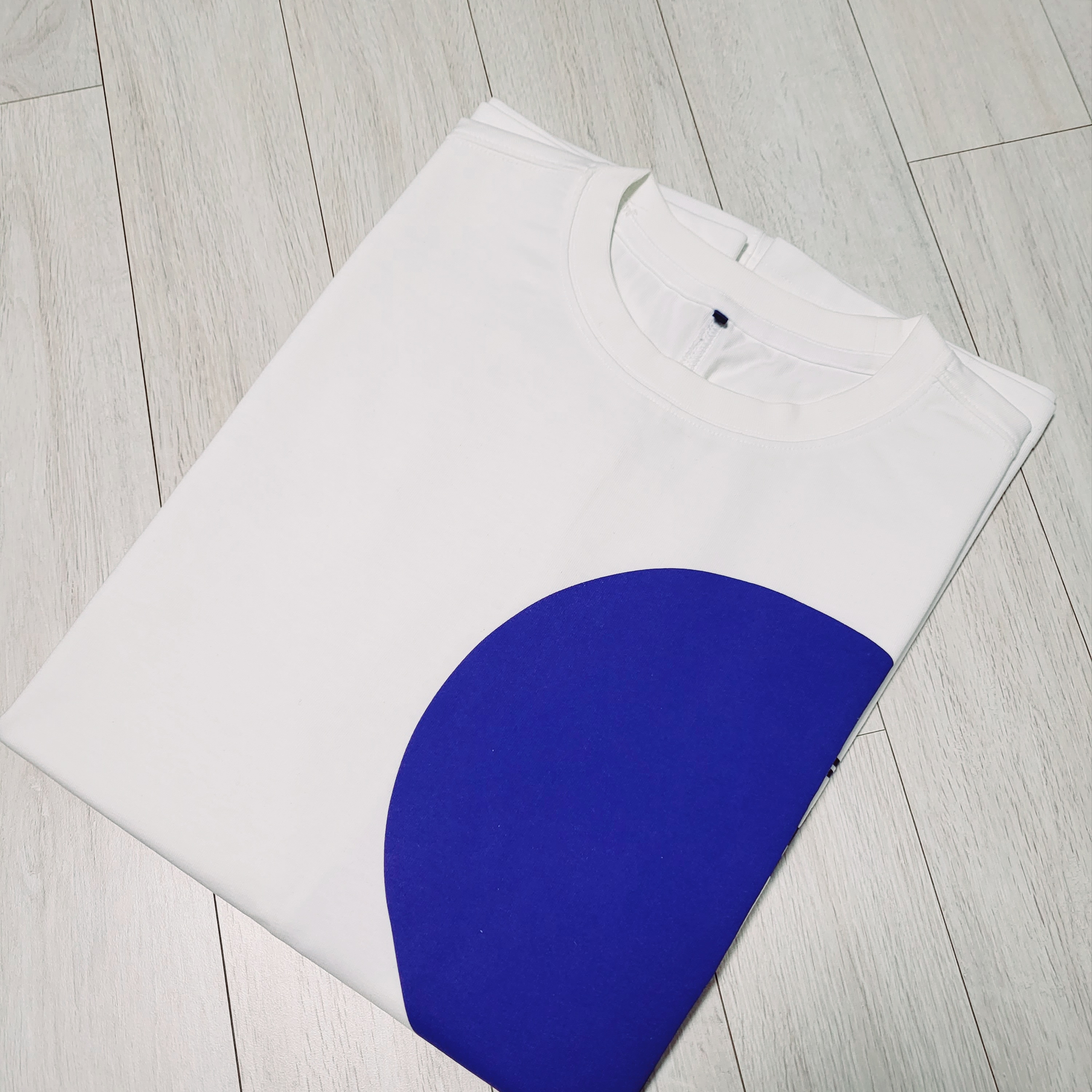 Ader Error Twin Heart Big Logo T-Shirt Off White 착용 스타일 - 1