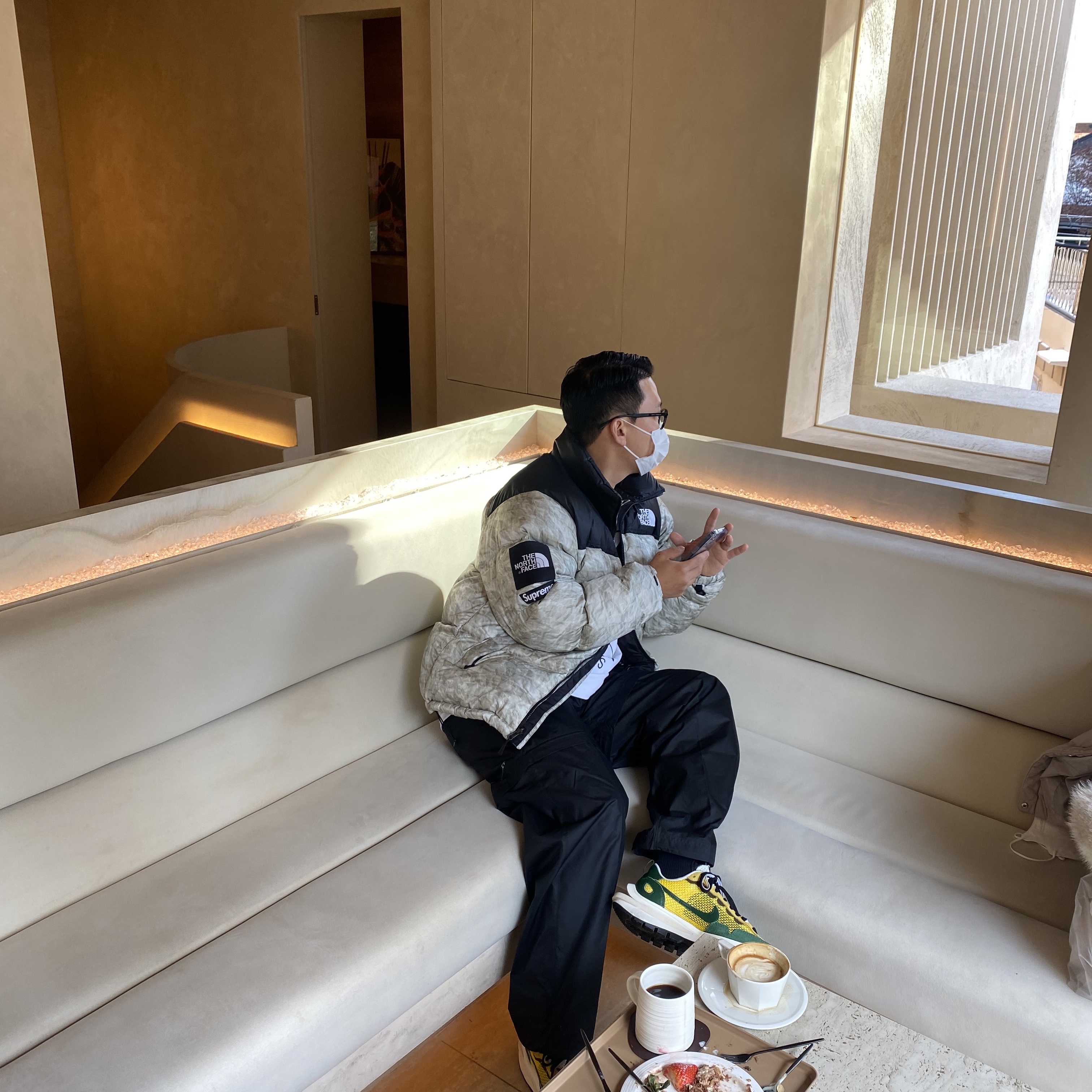 Supreme x The North Face Paper Print Nuptse Jacket - 19FW, Stussy World Tour LS T-Shirt White 착용 스타일 - 3