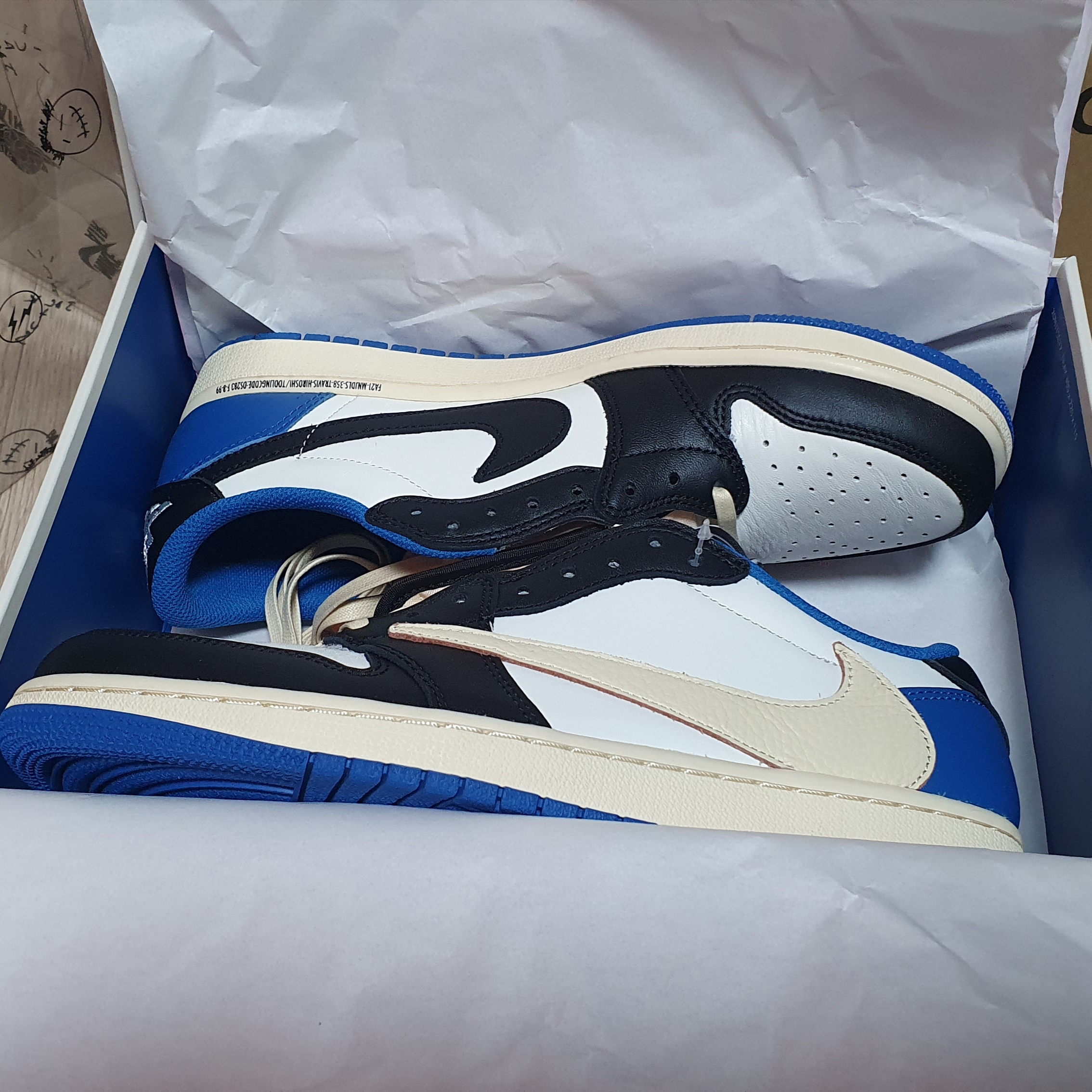 Jordan 1 x Travis Scott x Fragment Retro Low OG SP Military Blue 착용 스타일 - 4
