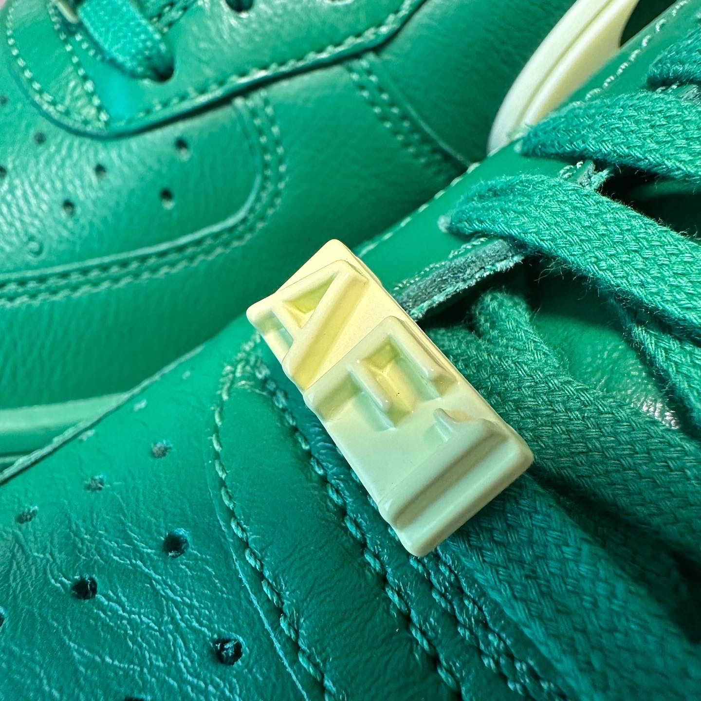 Nike x Ambush Air Force 1 Low SP Pine Green and Citron 착용 스타일 - 2