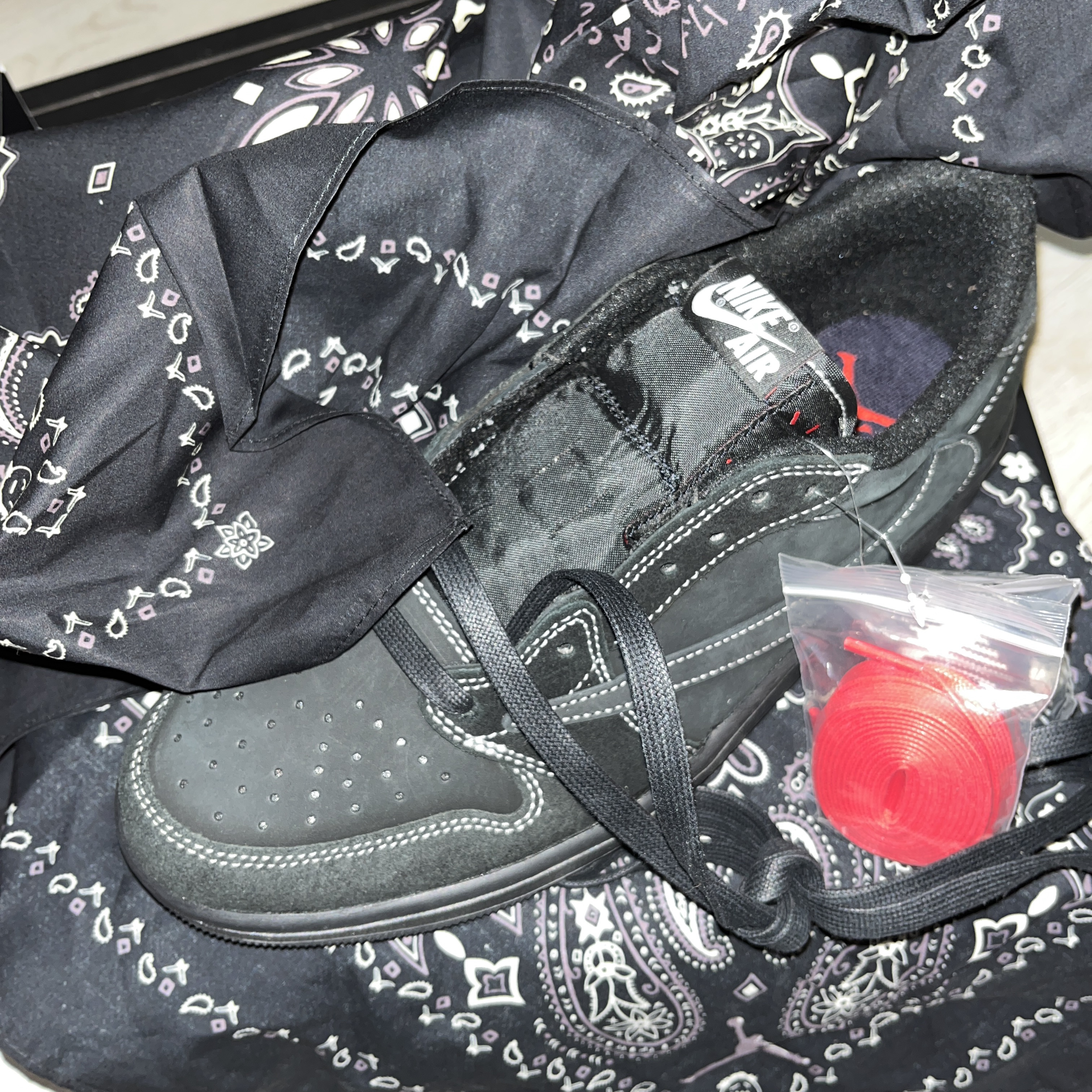 Jordan 1 x Travis Scott Retro Low OG SP Black Phantom 착용 스타일