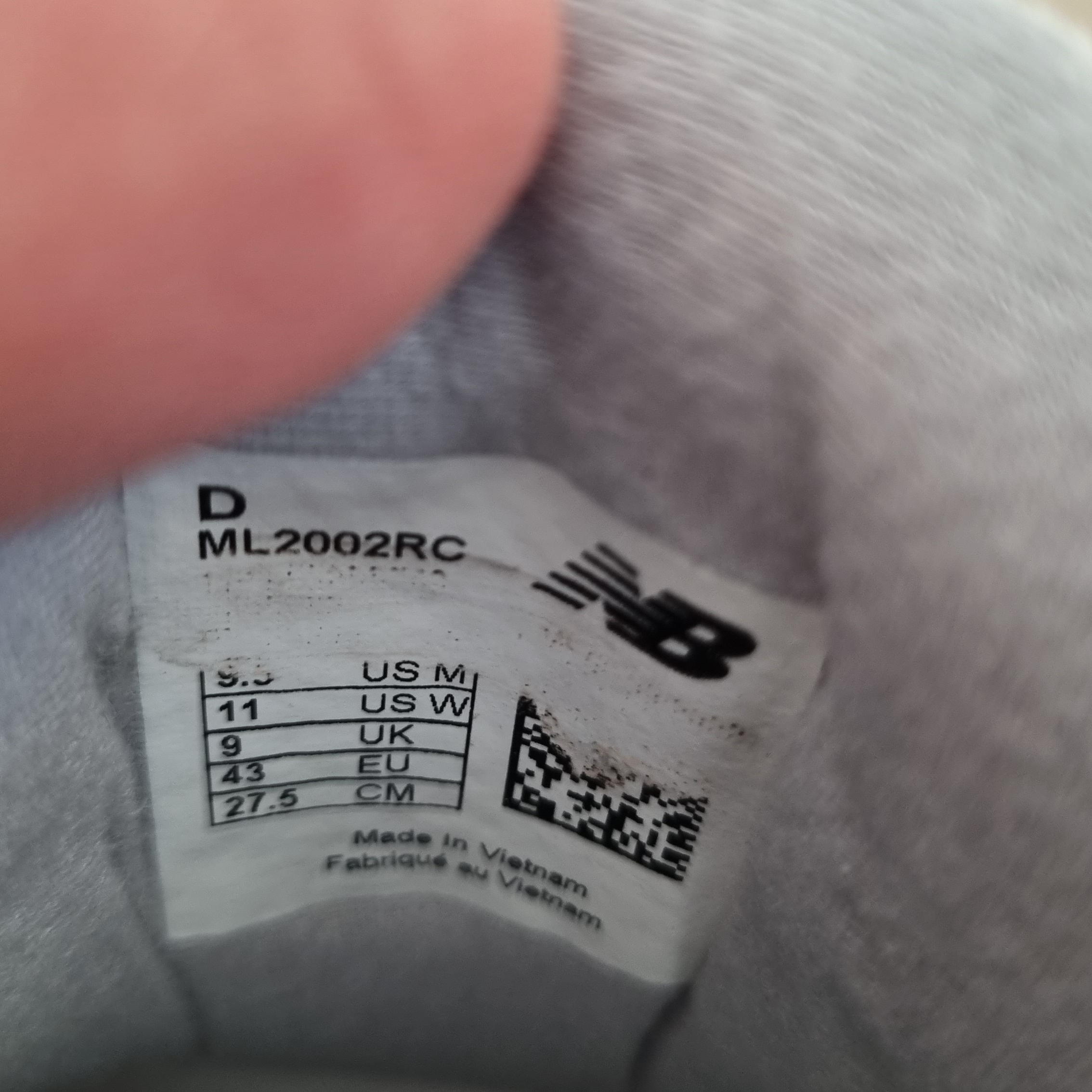 New Balance 2002R Grey 착용 스타일