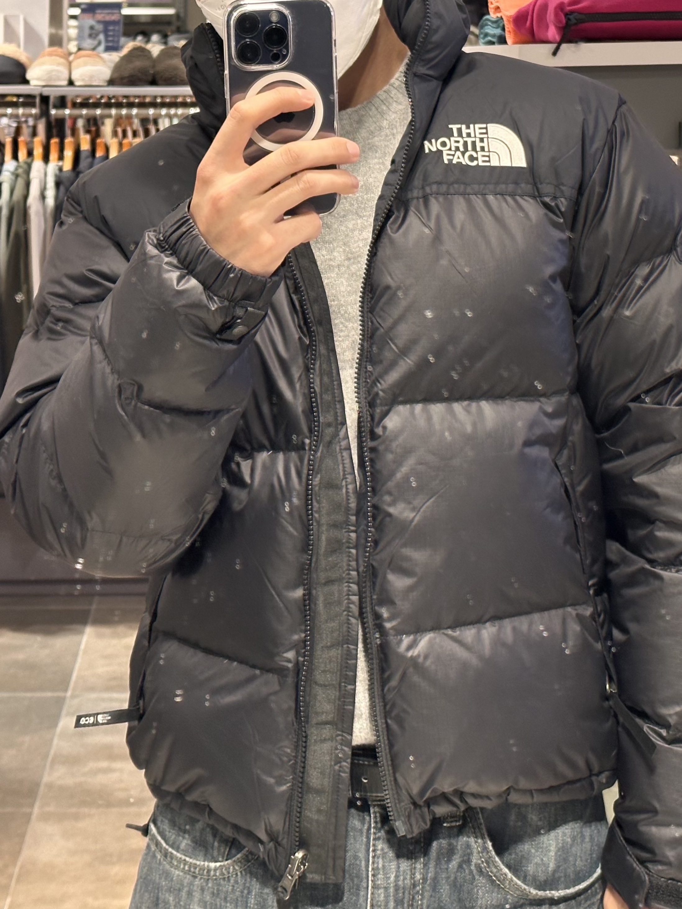The North Face 1996 Eco Nuptse Jacket Black 착용 스타일 - 2