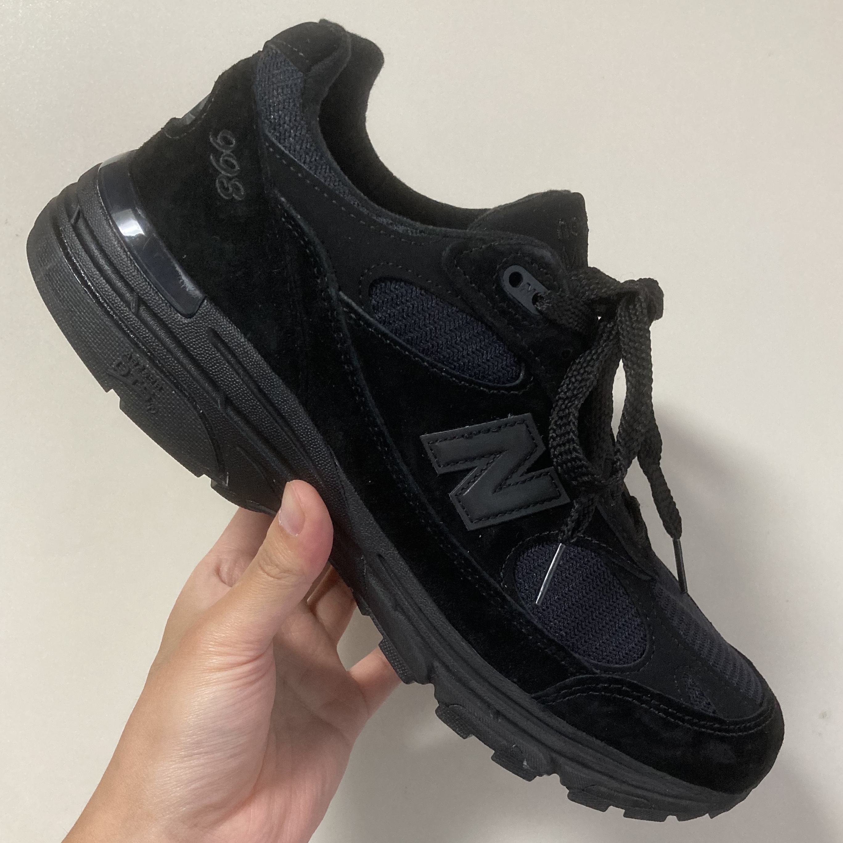 New Balance 993 Made in USA Triple Black - D Standard 착용 스타일