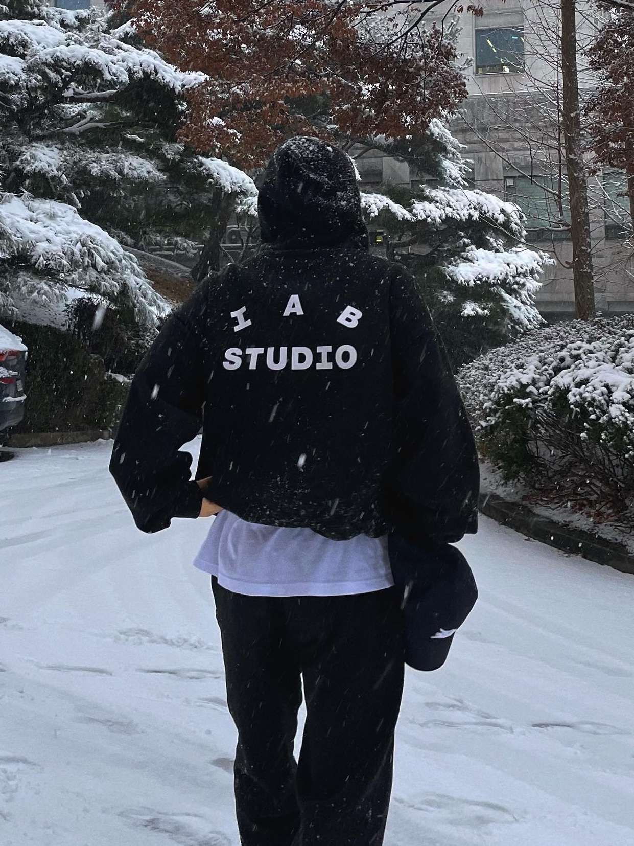 IAB Studio Hoodie Black White, IAB Studio Sweatpants Black White - 22SS 착용 스타일 - 4