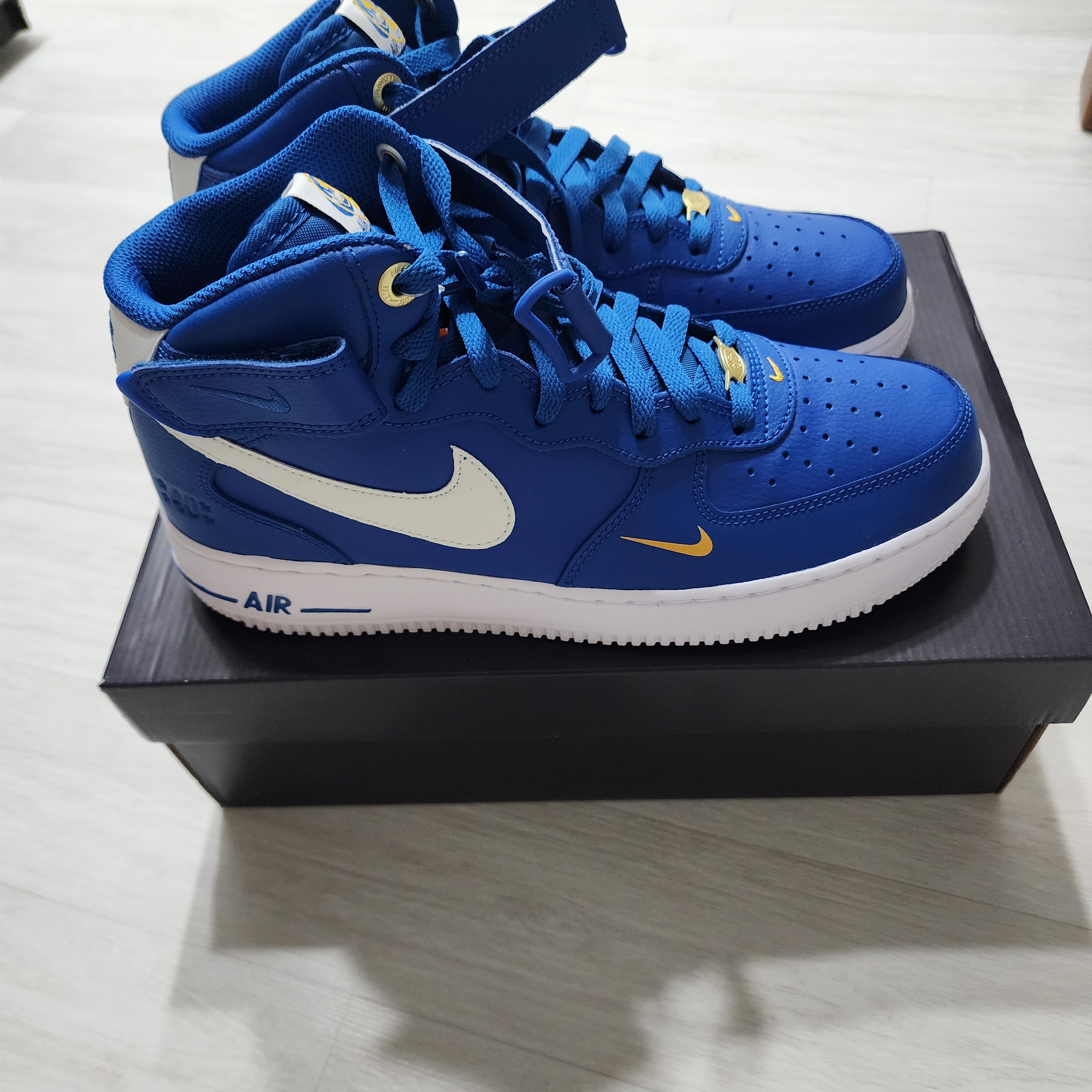 Nike Air Force 1 Mid '07 LV8 40th Anniversary Join Forces Blue Jay 착용 스타일 - 2