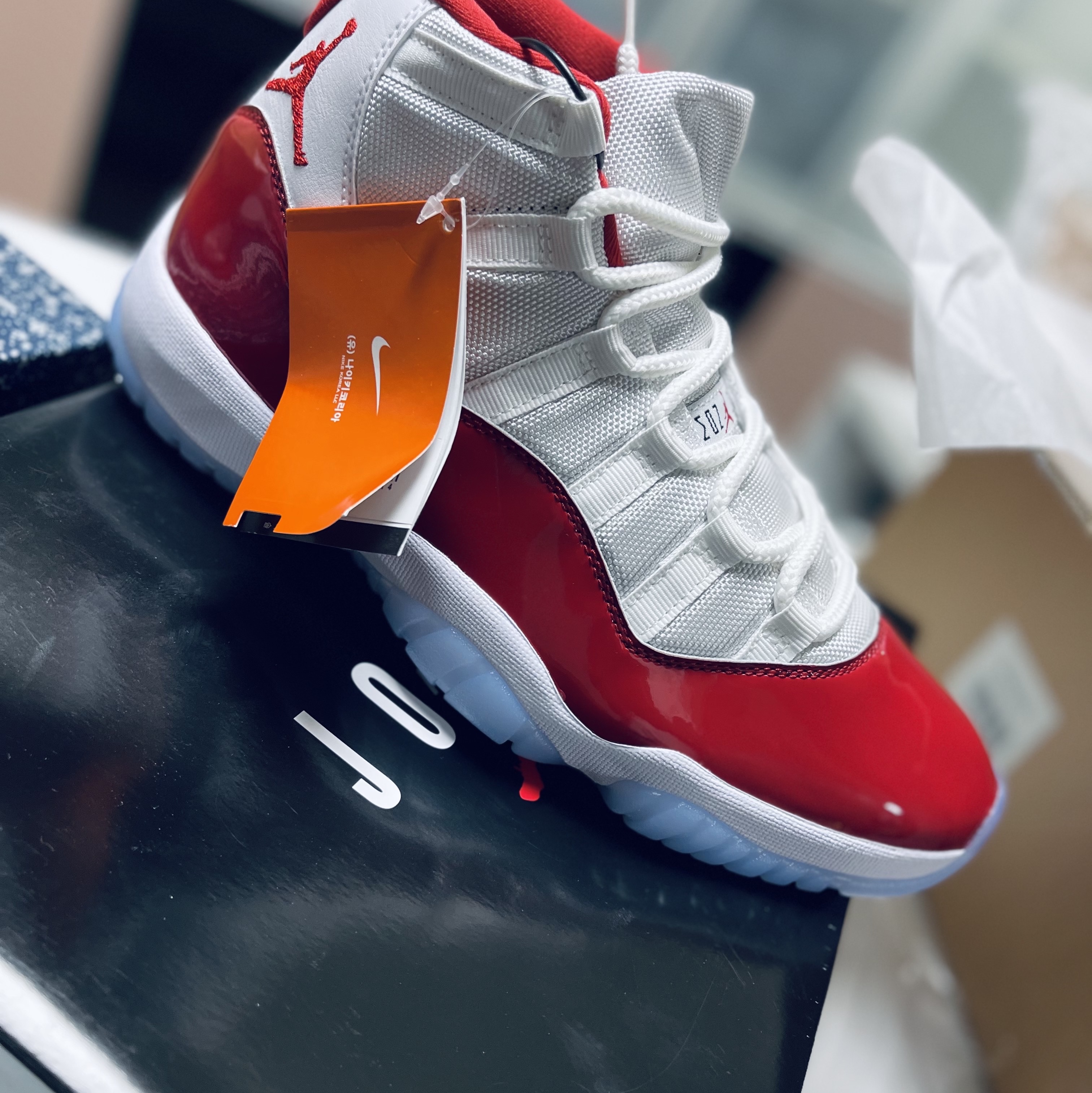 Jordan 11 Retro Varsity Red 착용 스타일